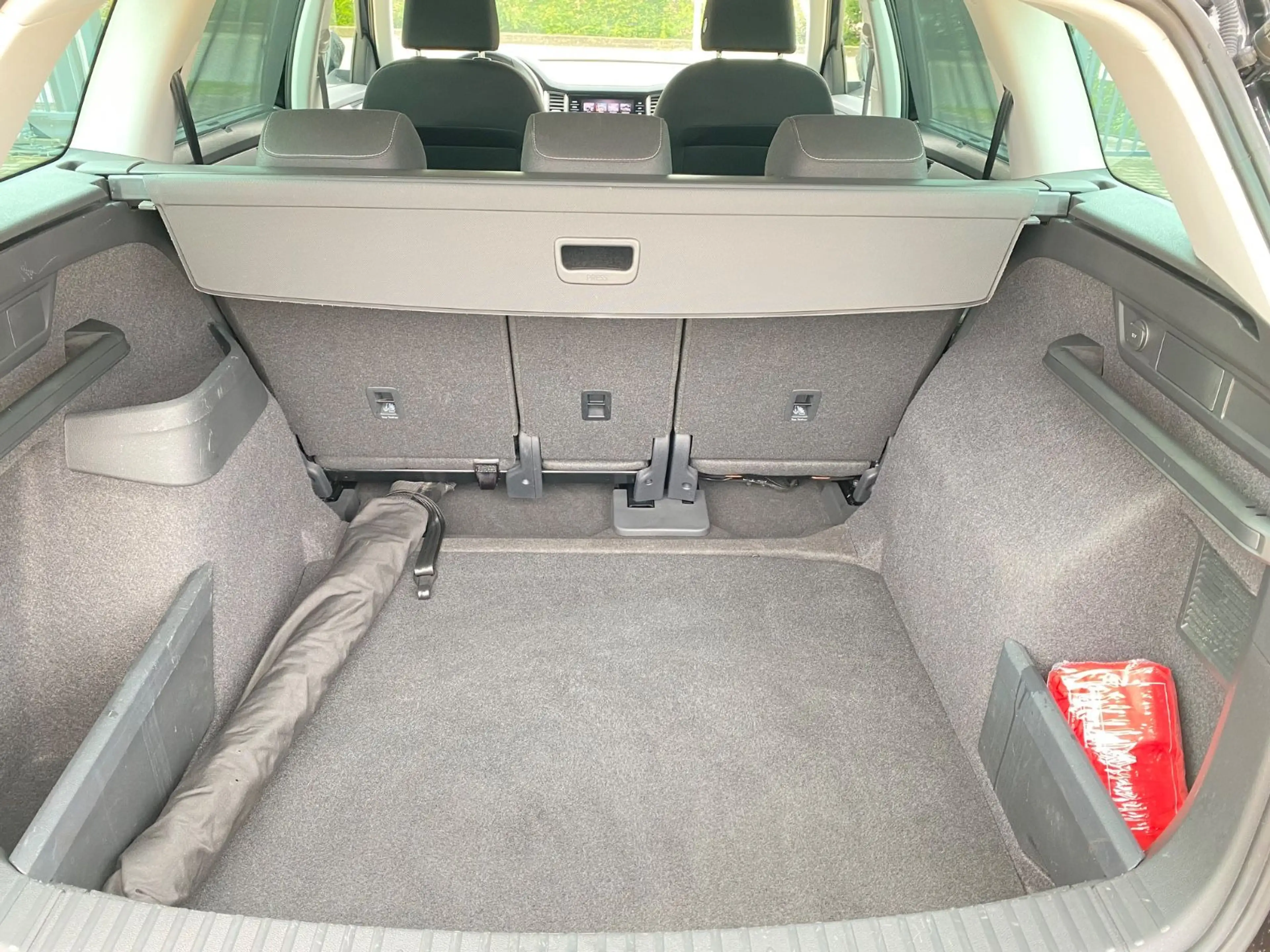 Skoda Kodiaq Tour,NAVI,MATRIX,ACC,SHZ-V-H,DAB,PDC — photo 9