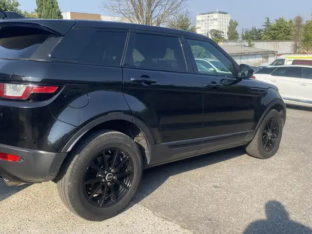 Land Rover Range Rover Evoque view 3