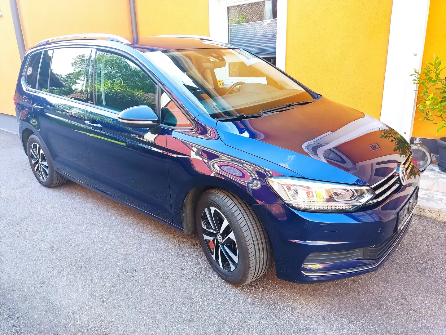 Volkswagen Touran Touran Comfortline 1,6 SCR TDI DSG 7 Sitze Blau - 1