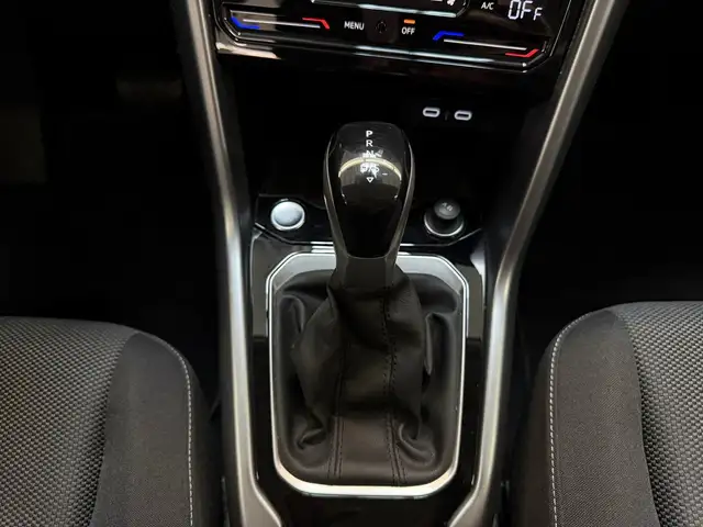 Volkswagen T-Roc view 13