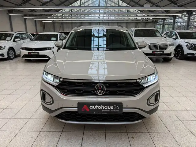 Volkswagen T-Roc view 2