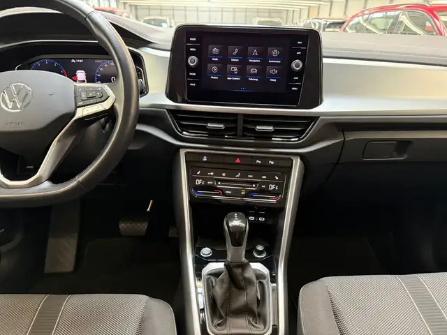 Volkswagen T-Roc view 11