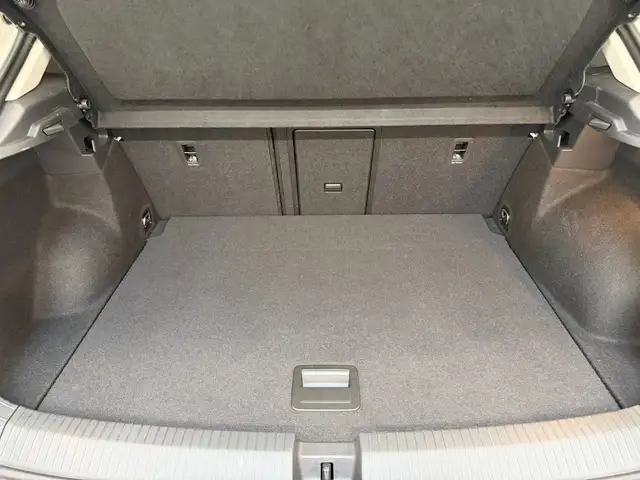 Volkswagen T-Roc view 6