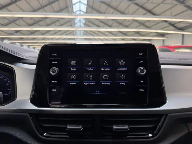 Volkswagen T-Roc view 12