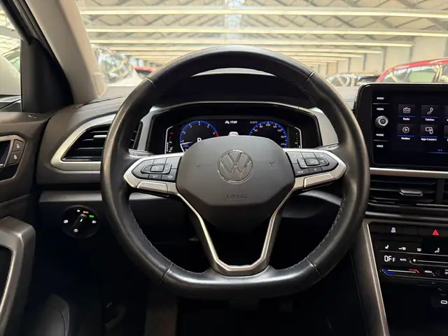 Volkswagen T-Roc view 10