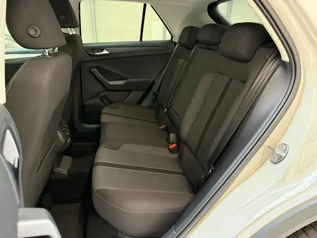 Volkswagen T-Roc view 15
