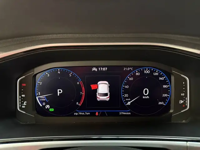 Volkswagen T-Roc view 7