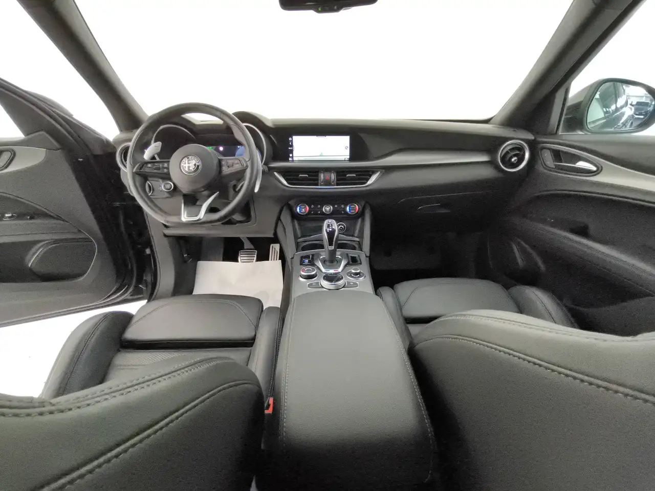 Alfa Romeo Stelvio 2025 — фото 10