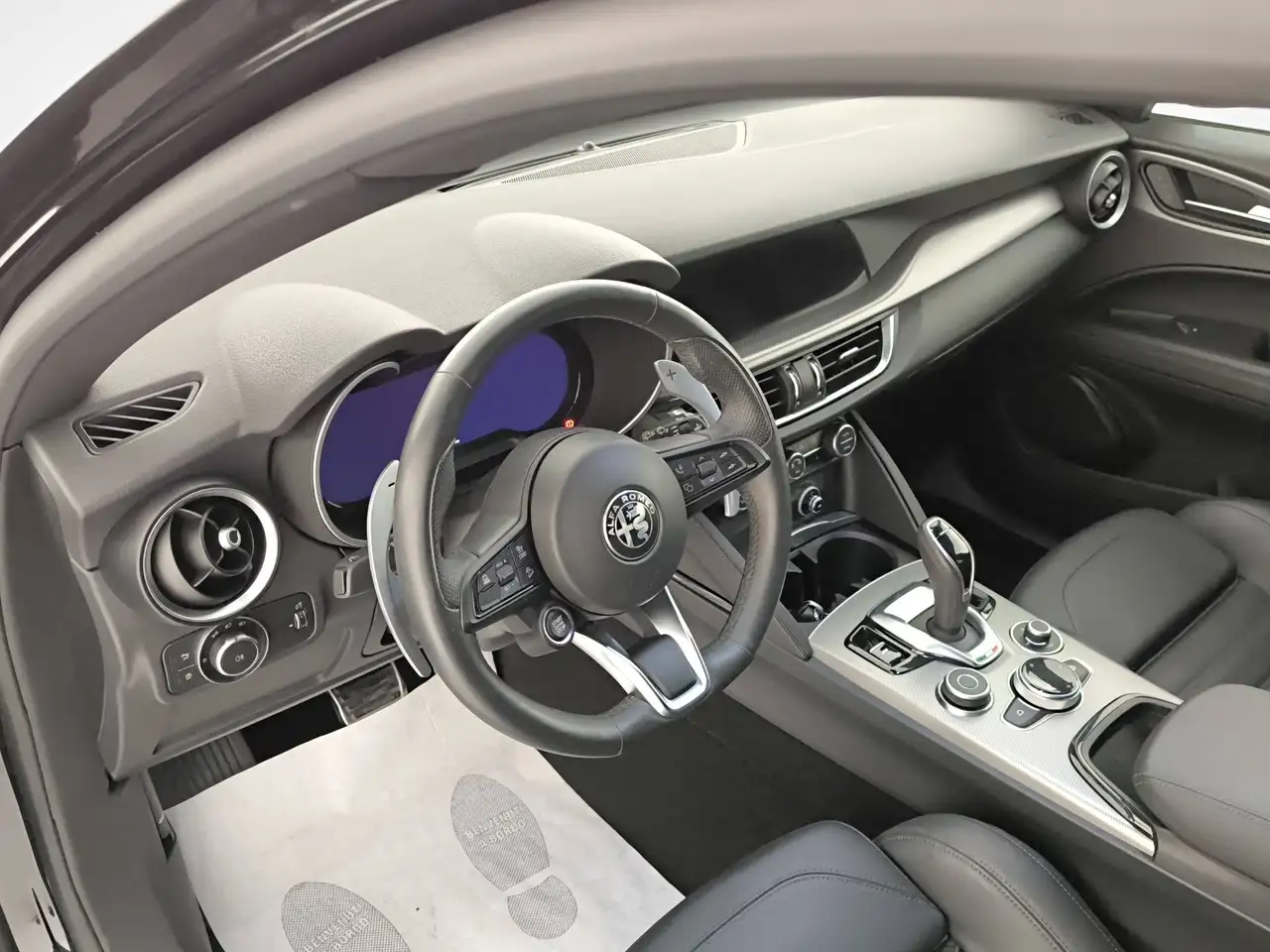 Alfa Romeo Stelvio 2025 — фото 11