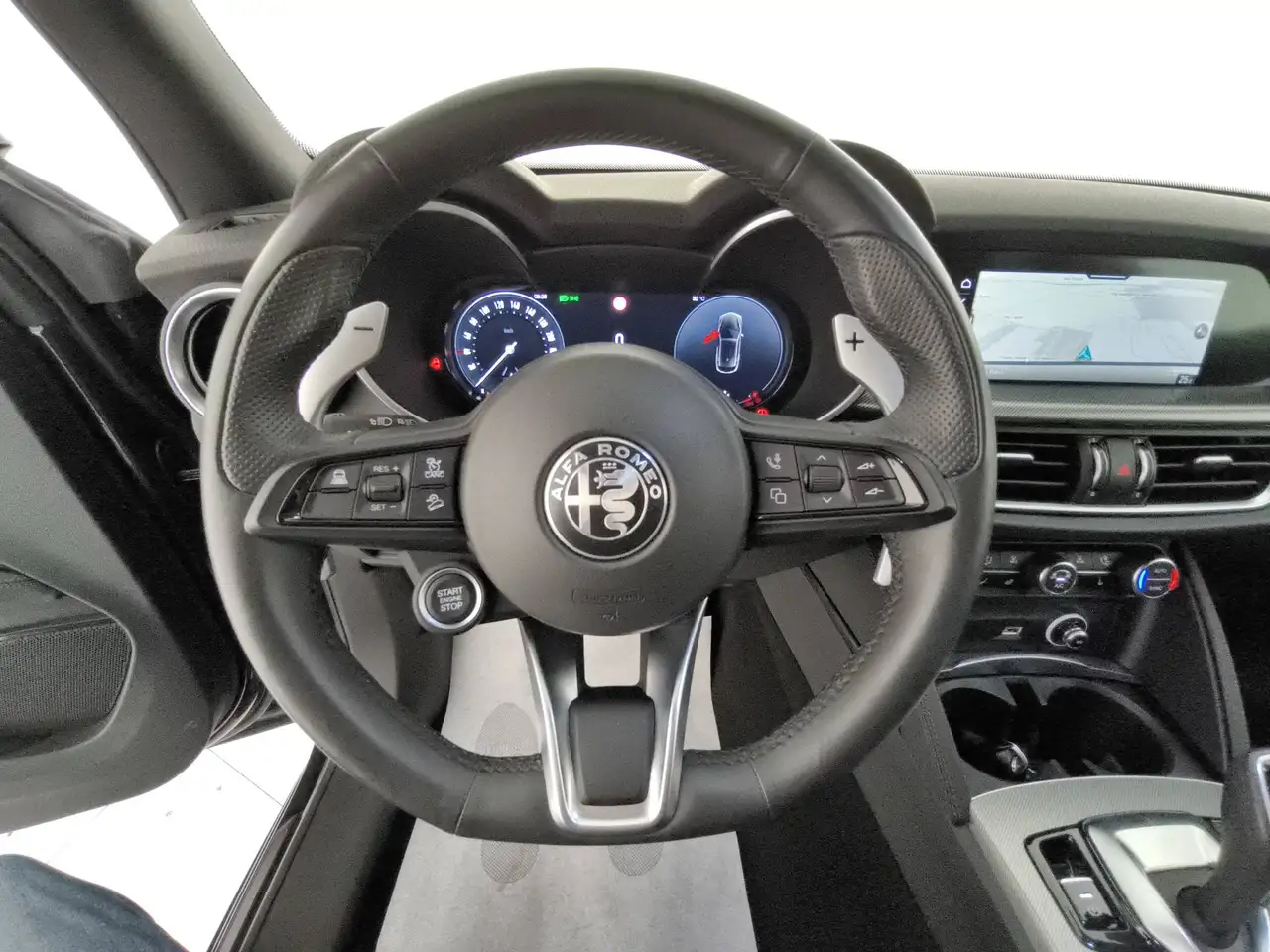 Alfa Romeo Stelvio 2025 — фото 15