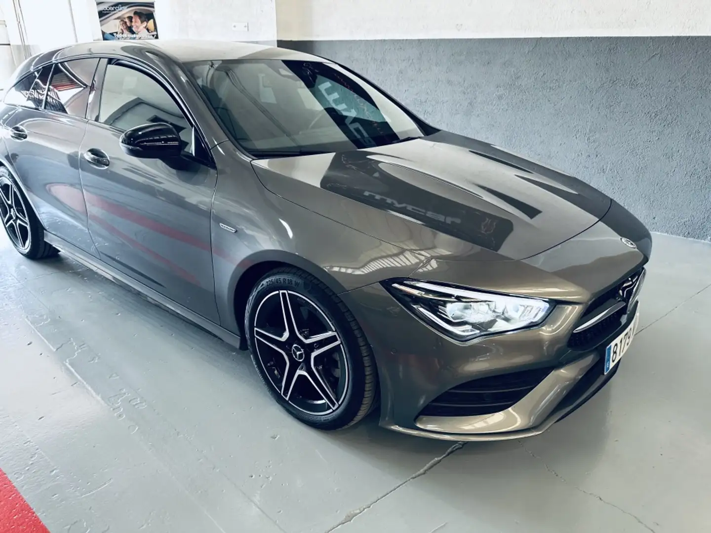Mercedes-Benz CLA 220 Shooting Brake 220d 8G-DCT (4.75) Gris - 2