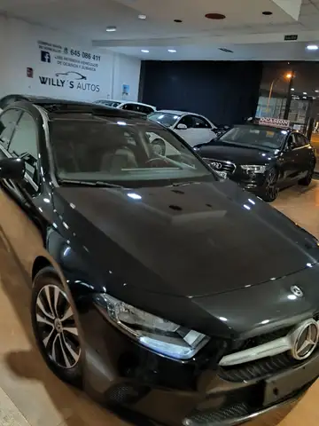 Mercedes-Benz A 180 180d Sedán 7G-DCT