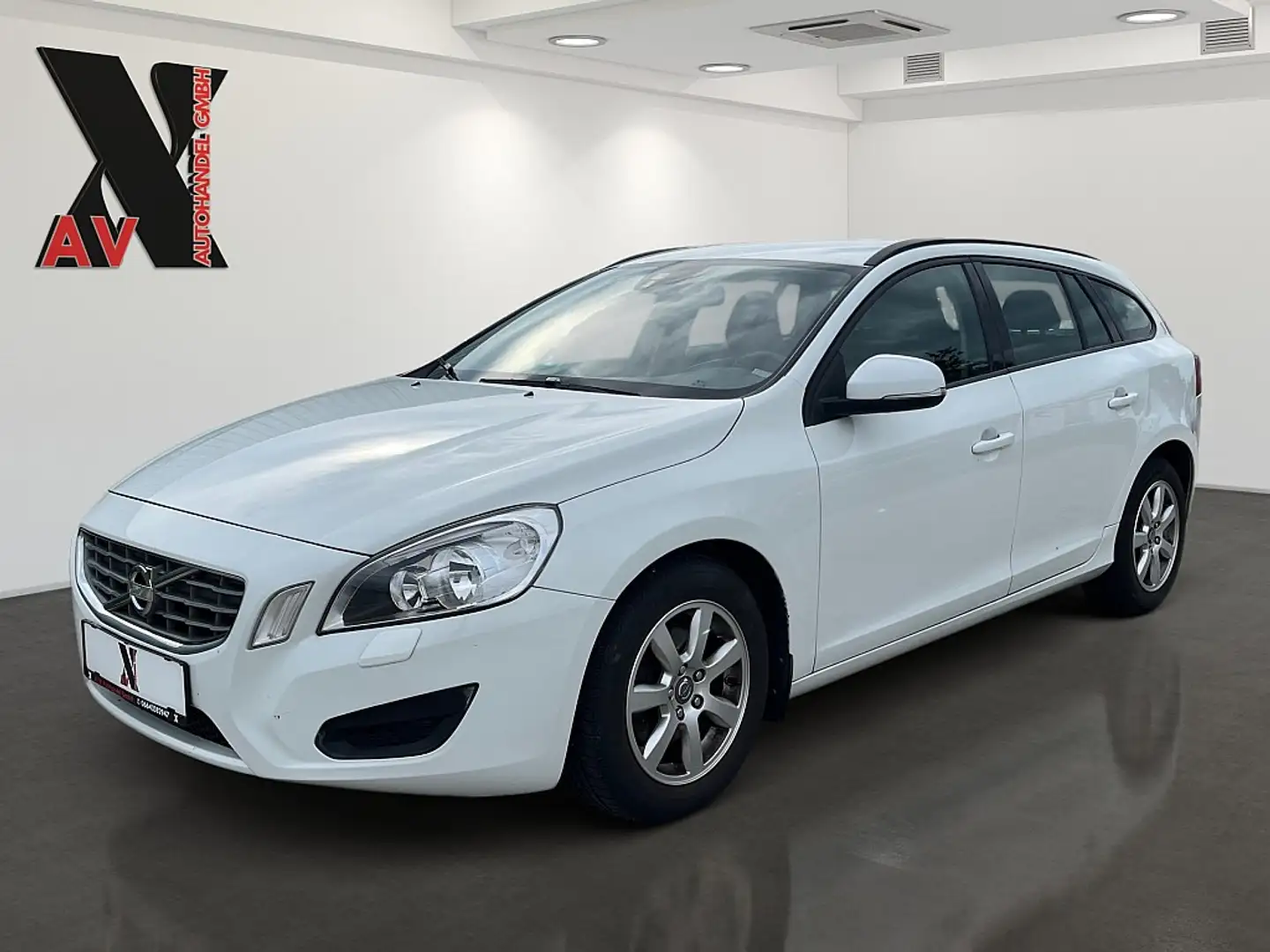 Volvo V60 Drive Momentum/2 BESITZER/TOLLE AUSSTATTUNG/ Bianco - 1