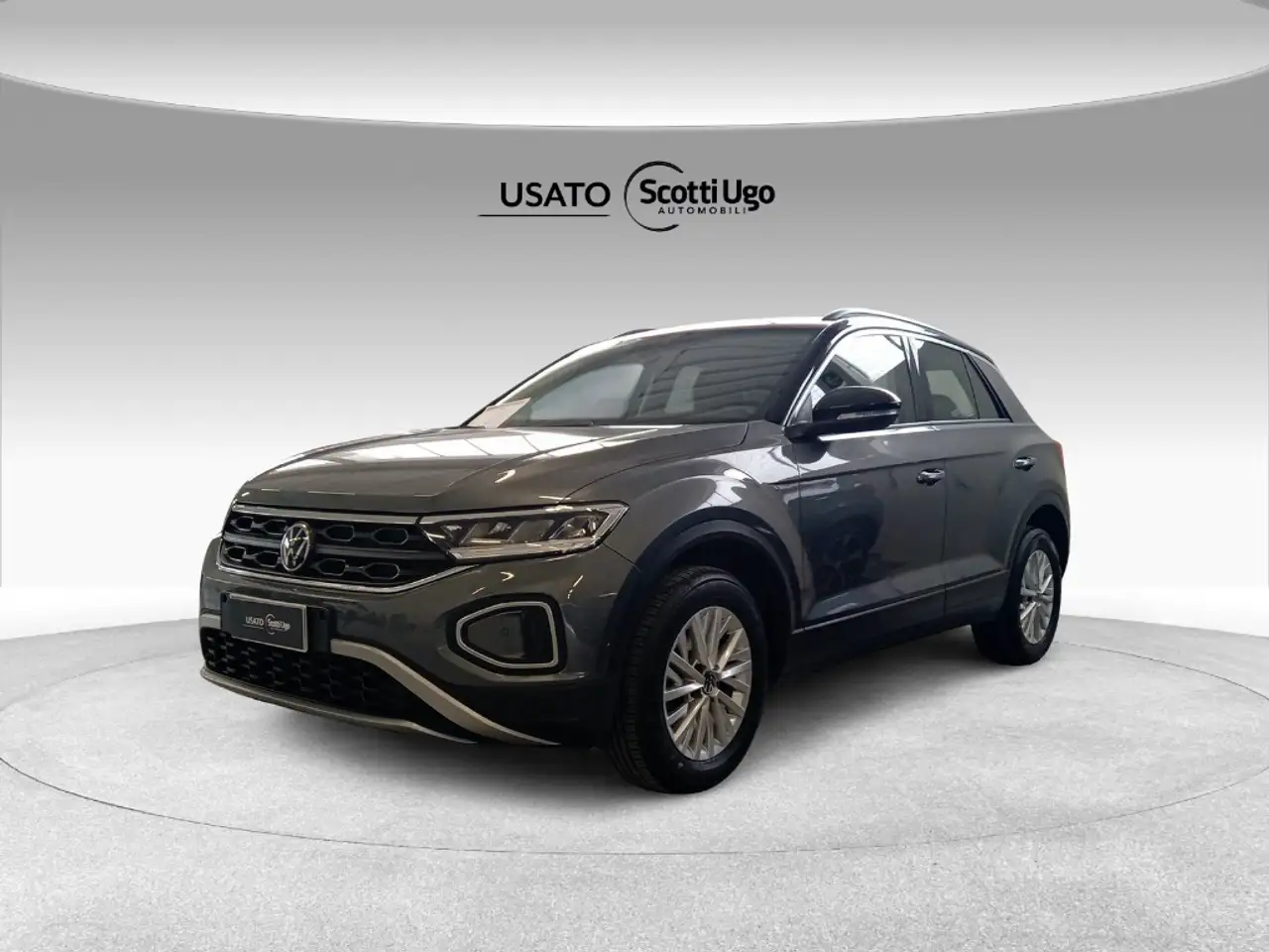 Volkswagen T-Roc 2.0 TDI SCR Life — photo 1 of 15