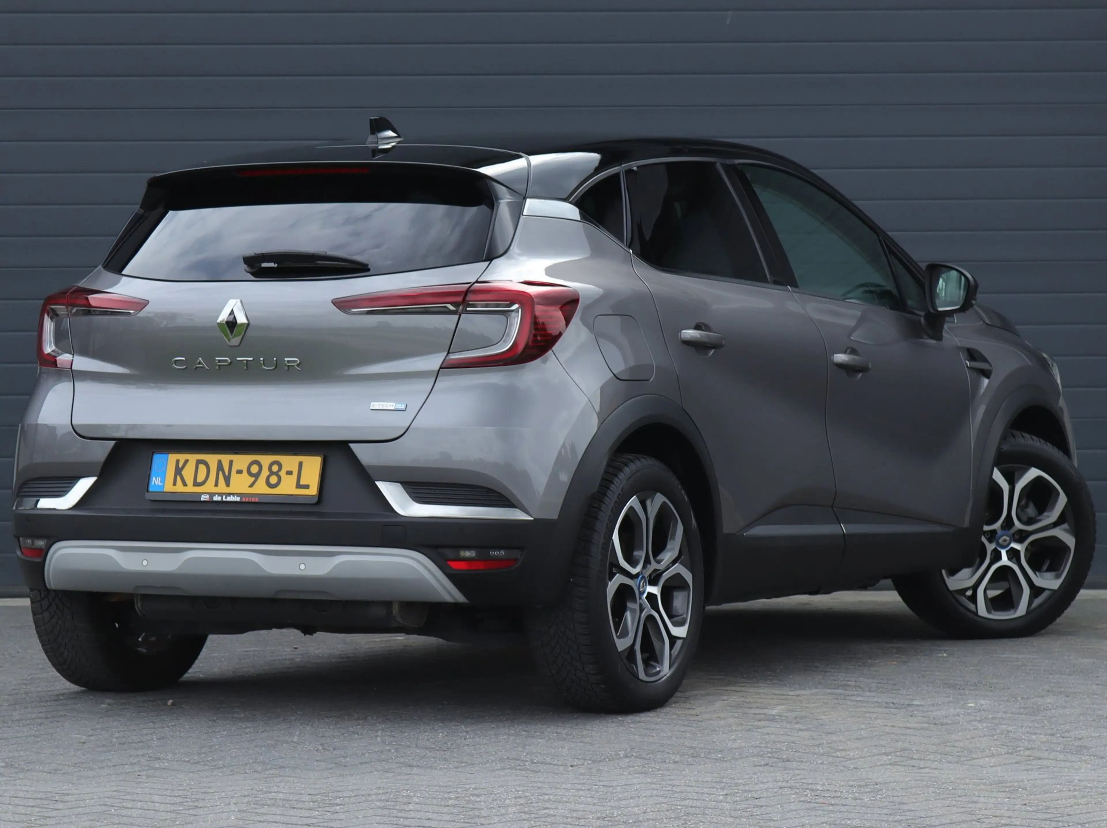 Renault Captur 1.6 E-Tech Plug-in Hybrid / Carplay / Camera — photo 9
