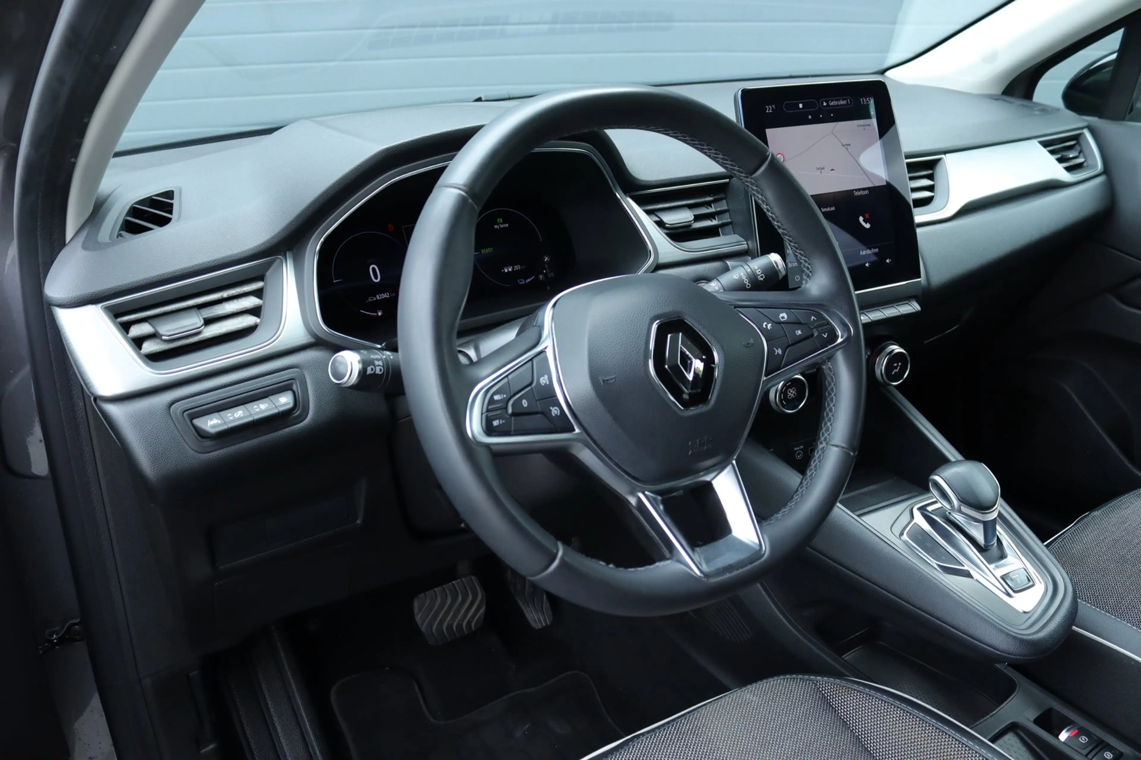 Renault Captur 1.6 E-Tech Plug-in Hybrid / Carplay / Camera — photo 10