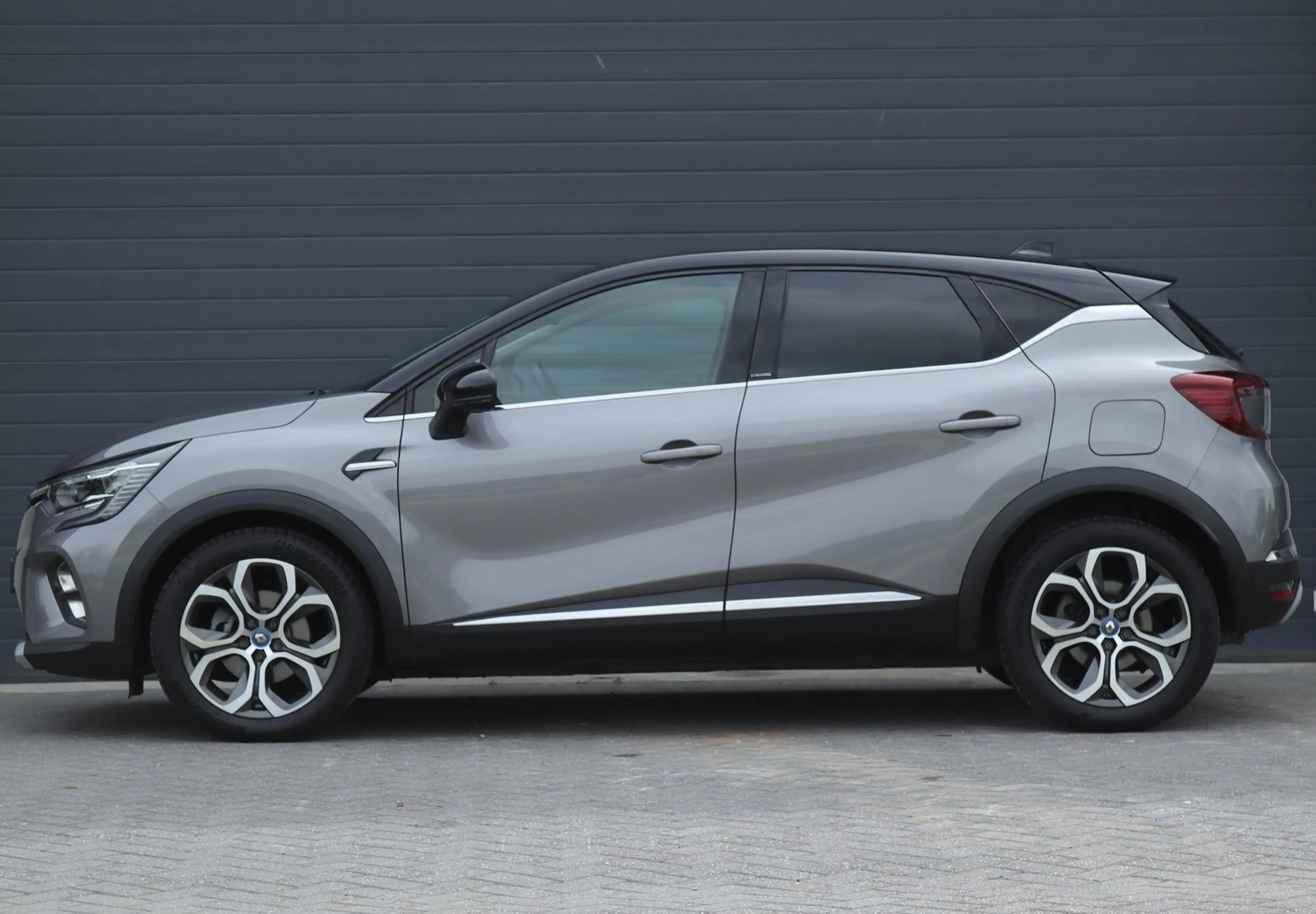 Renault Captur 1.6 E-Tech Plug-in Hybrid / Carplay / Camera — photo 6