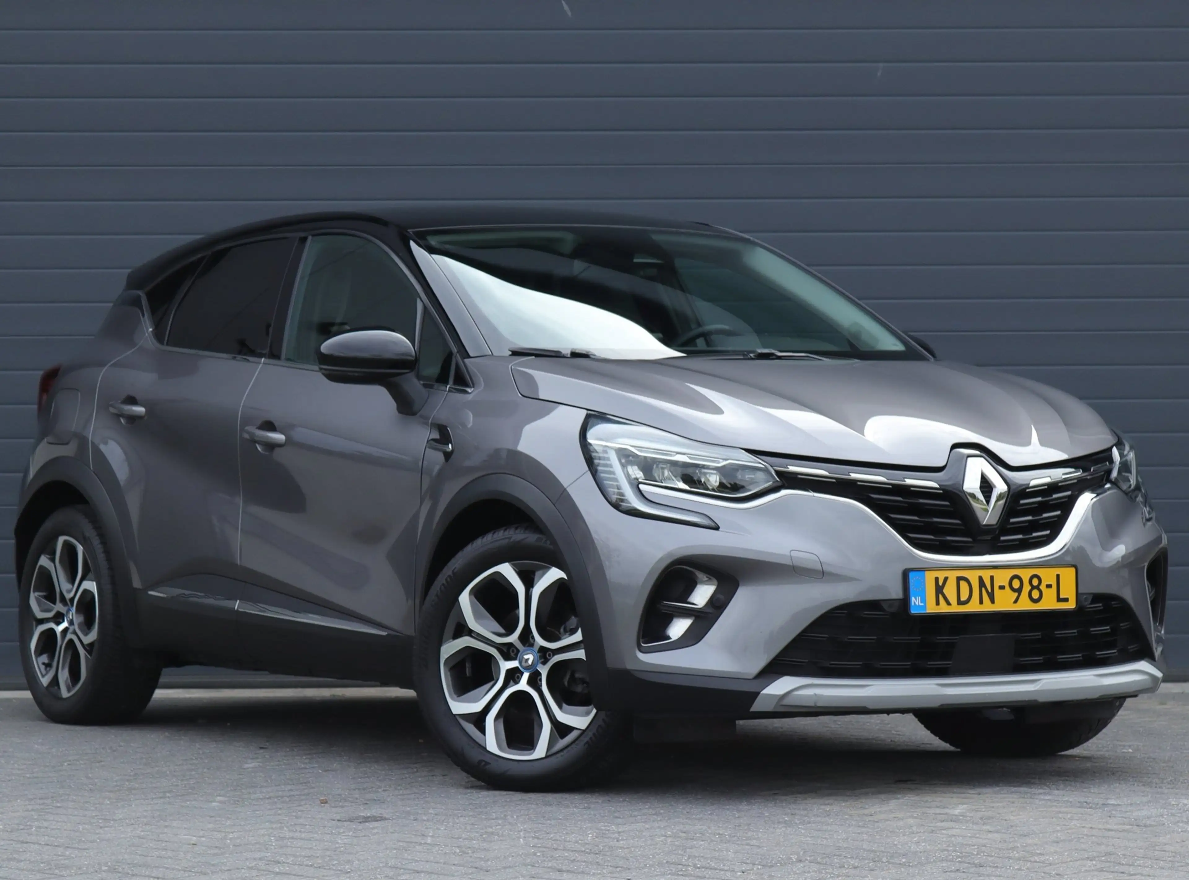 Renault Captur 1.6 E-Tech Plug-in Hybrid / Carplay / Camera — photo 4