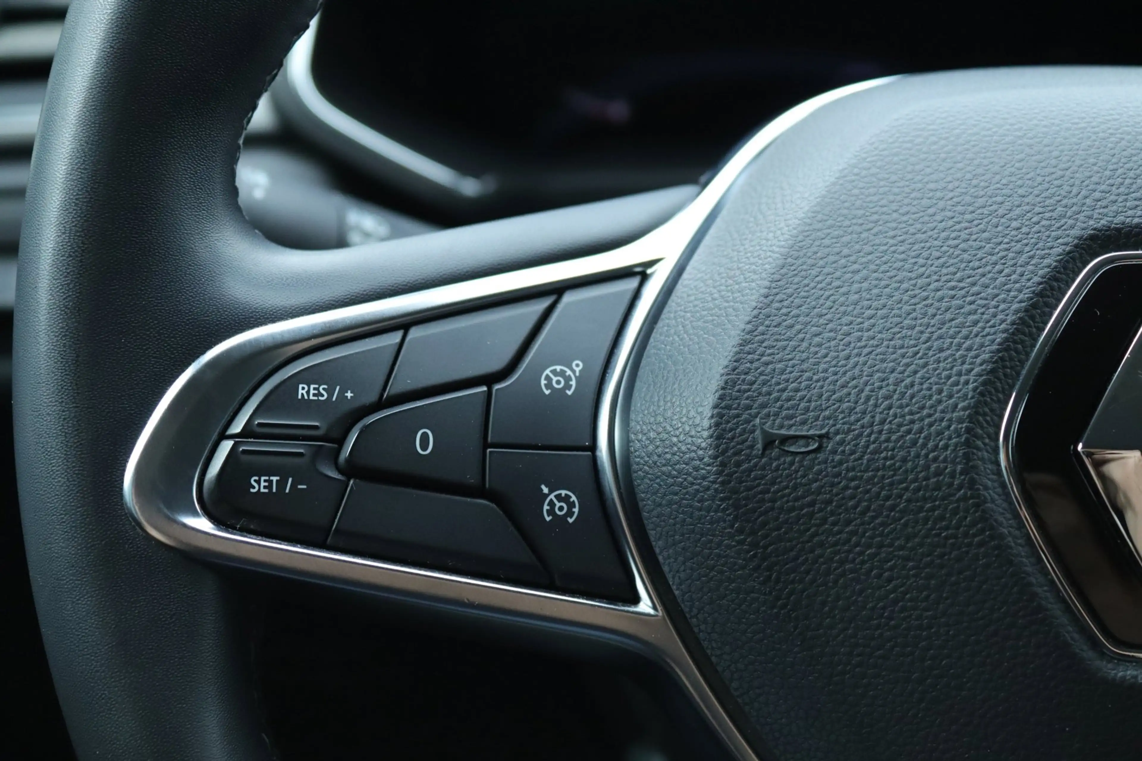 Renault Captur 1.6 E-Tech Plug-in Hybrid / Carplay / Camera — photo 18
