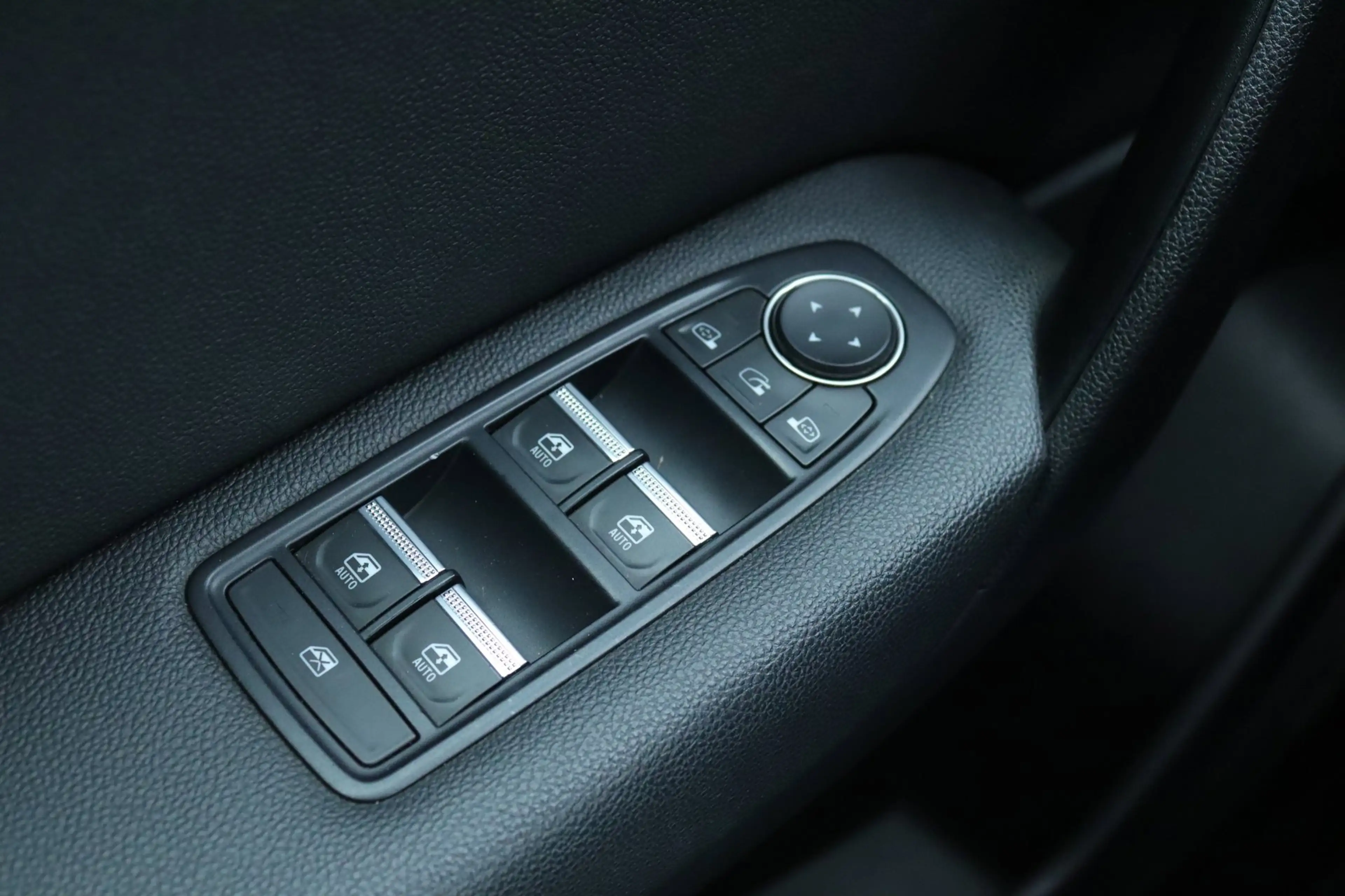 Renault Captur 1.6 E-Tech Plug-in Hybrid / Carplay / Camera — photo 13