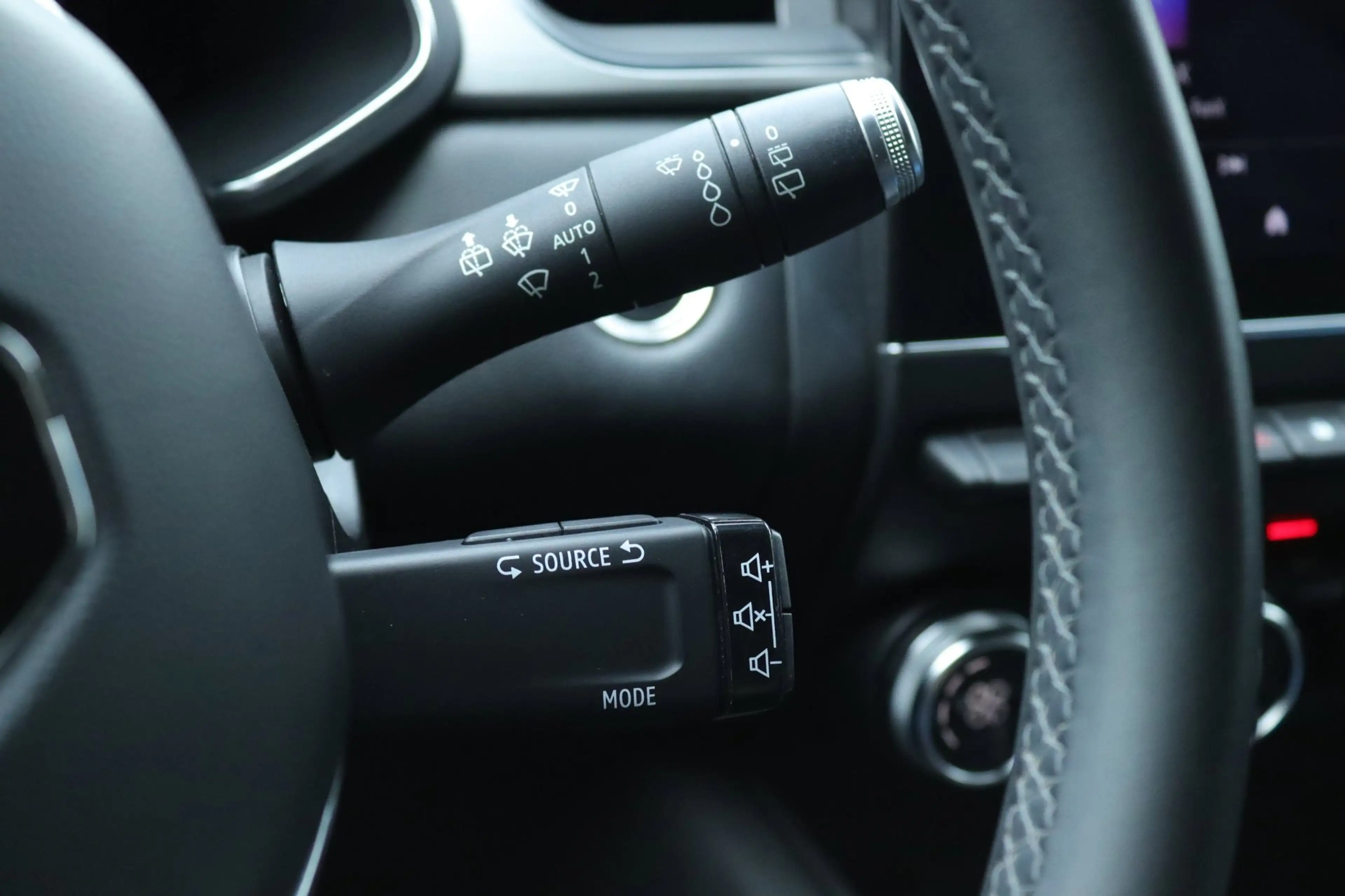 Renault Captur 1.6 E-Tech Plug-in Hybrid / Carplay / Camera — photo 16