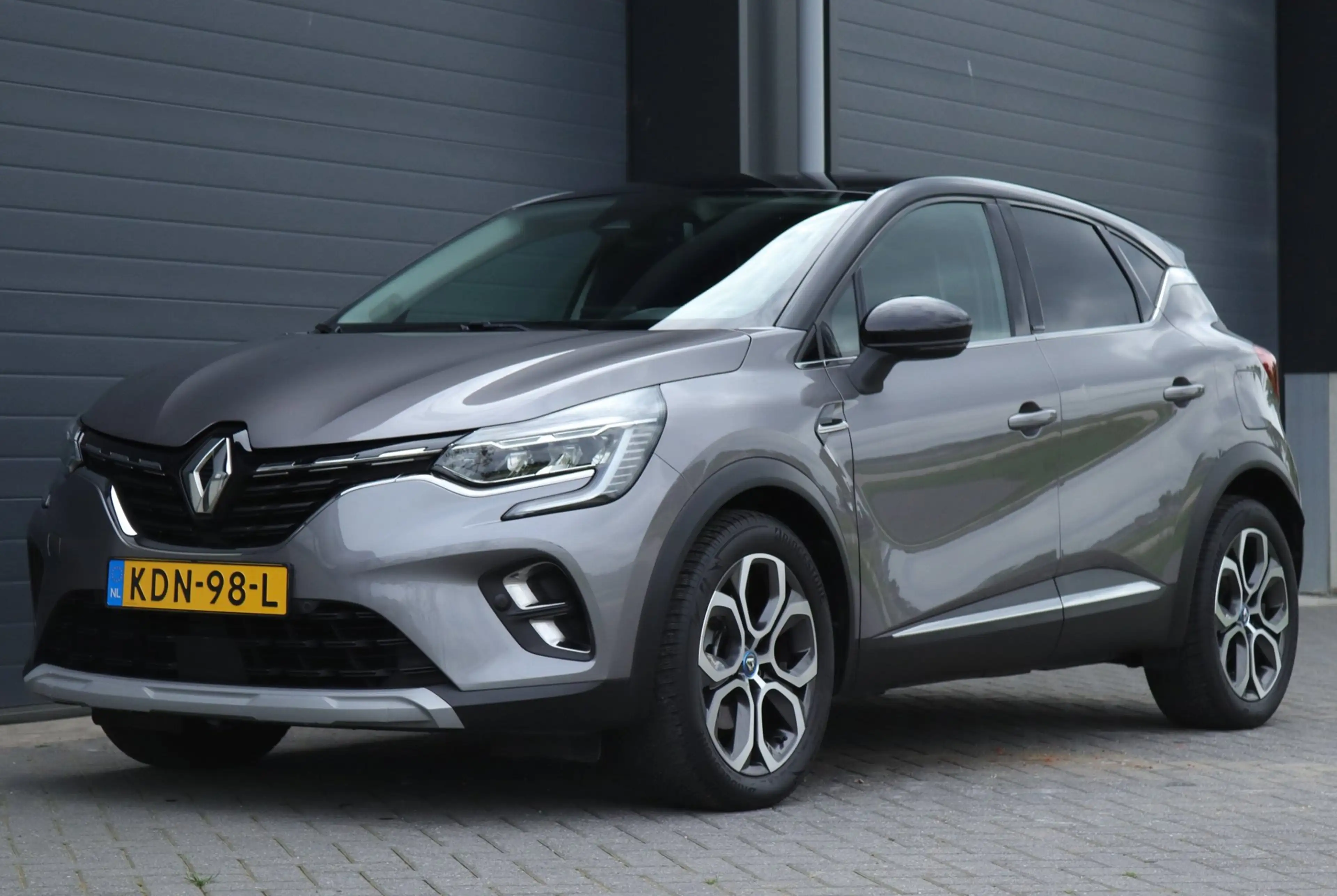 Renault Captur 1.6 E-Tech Plug-in Hybrid / Carplay / Camera — photo 5