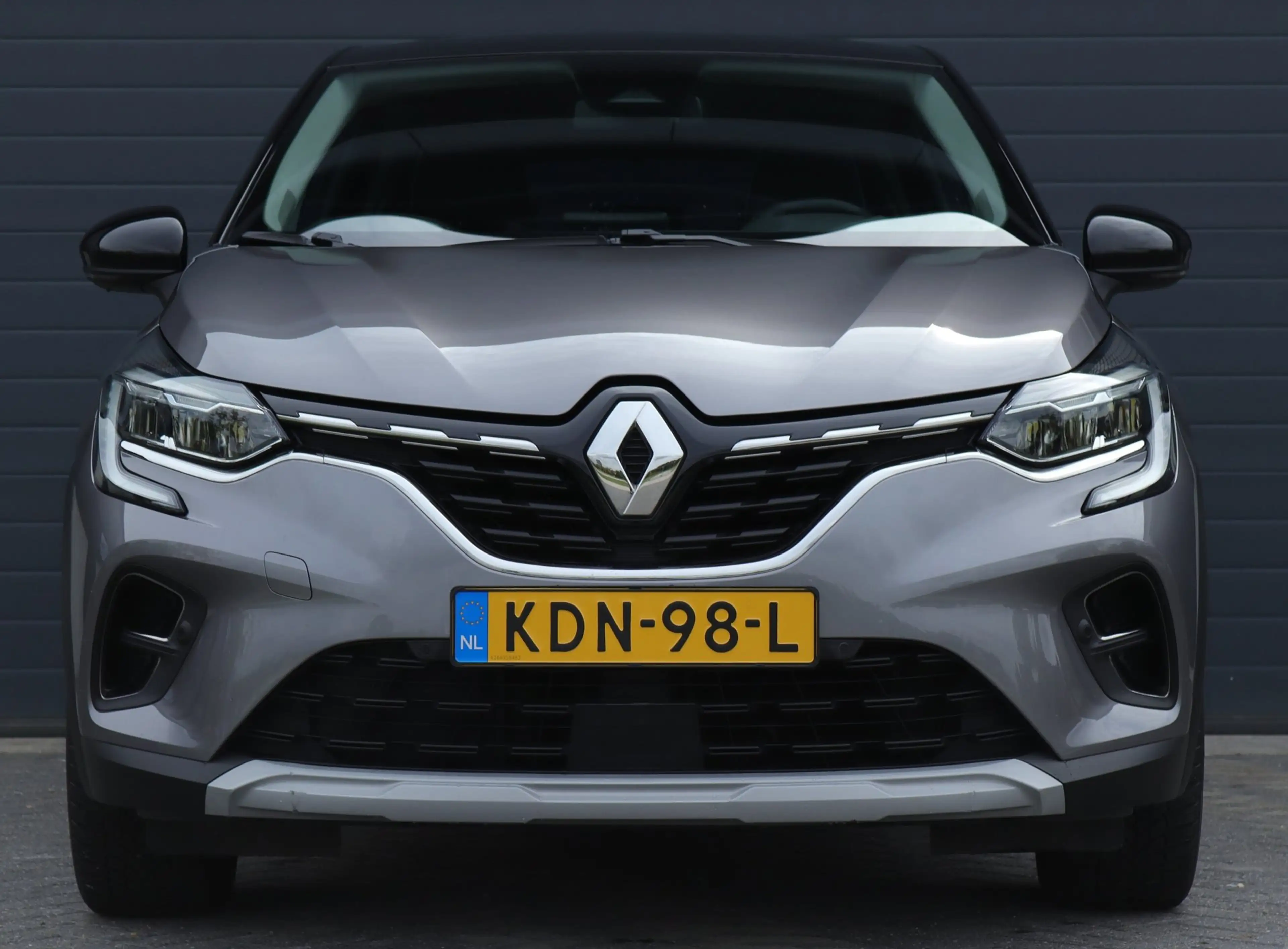 Renault Captur 1.6 E-Tech Plug-in Hybrid / Carplay / Camera — photo 3