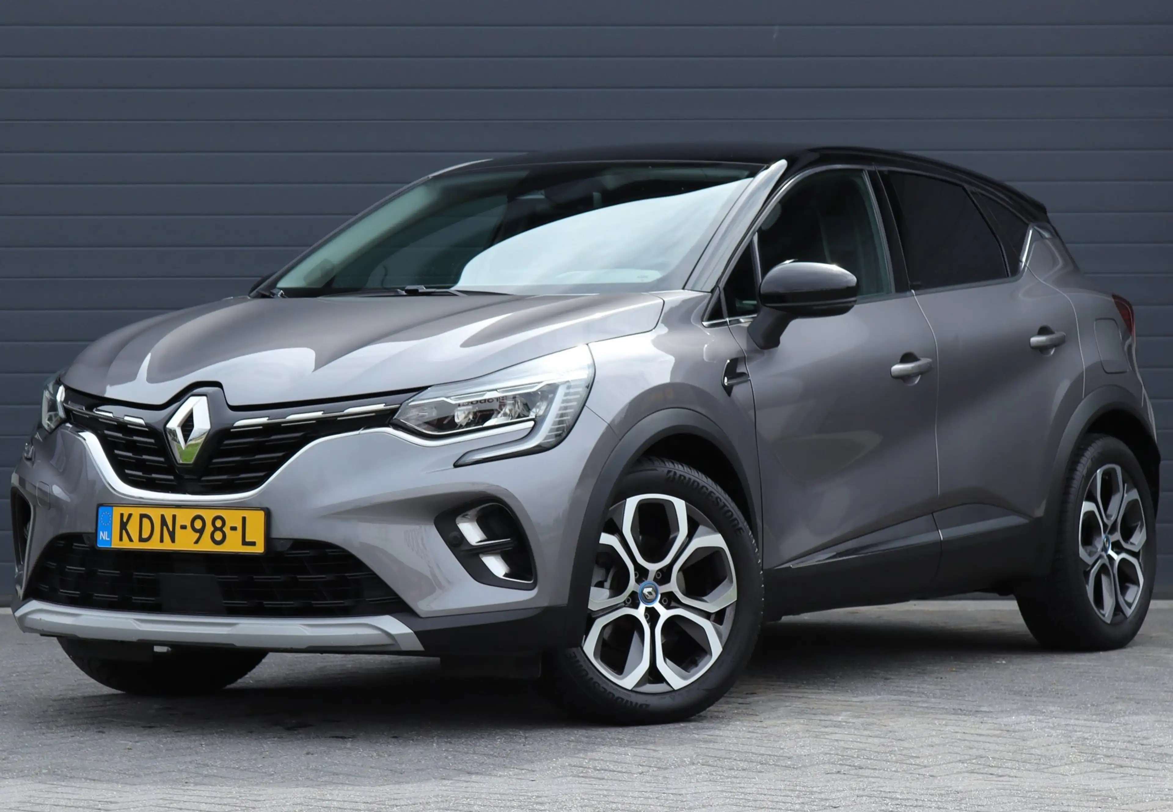 Renault Captur 1.6 E-Tech Plug-in Hybrid / Carplay / Camera