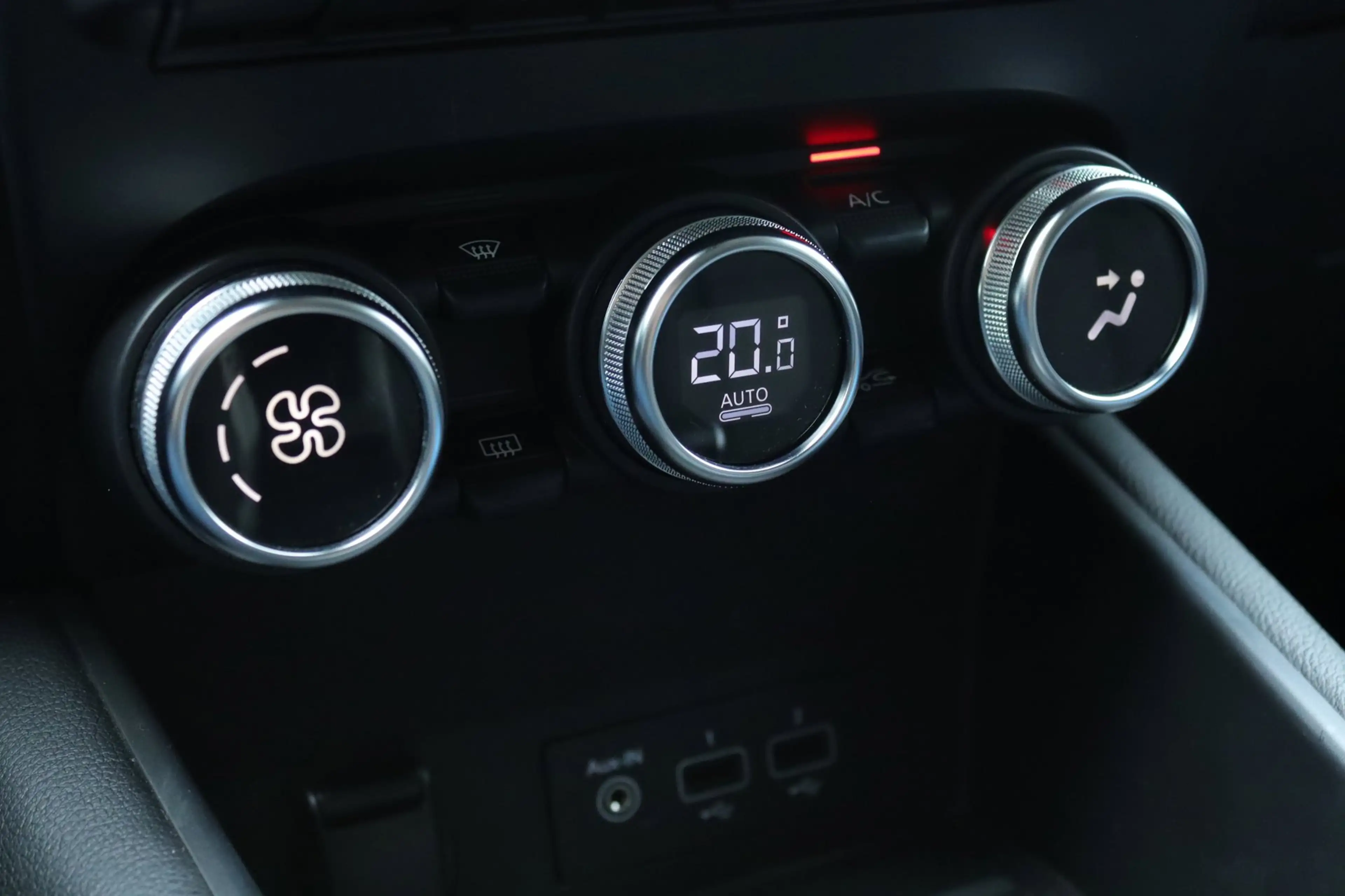 Renault Captur 1.6 E-Tech Plug-in Hybrid / Carplay / Camera — photo 22