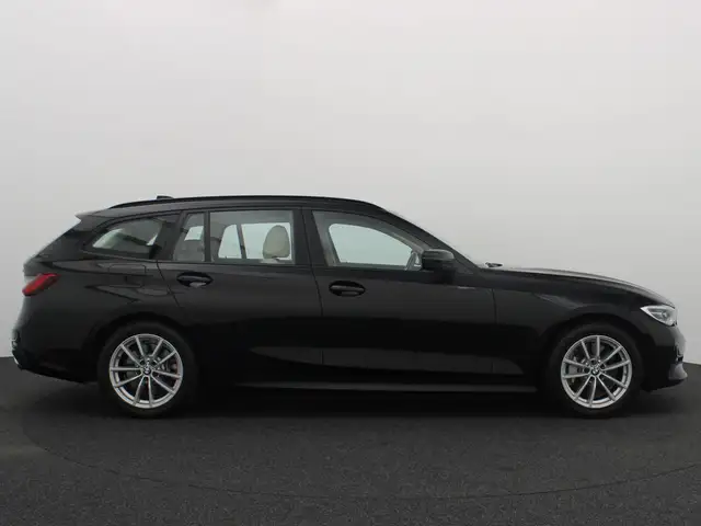 BMW 3 Series view 19