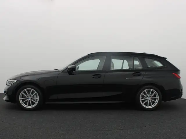 BMW 3 Series view 2