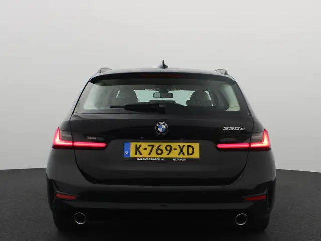 BMW 3 Series view 4