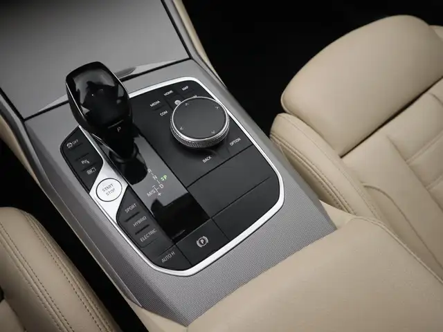 BMW 3 Series view 15