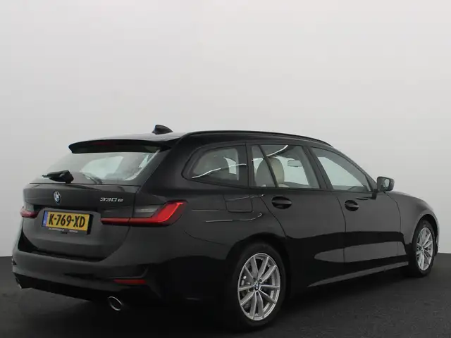 BMW 3 Series view 18