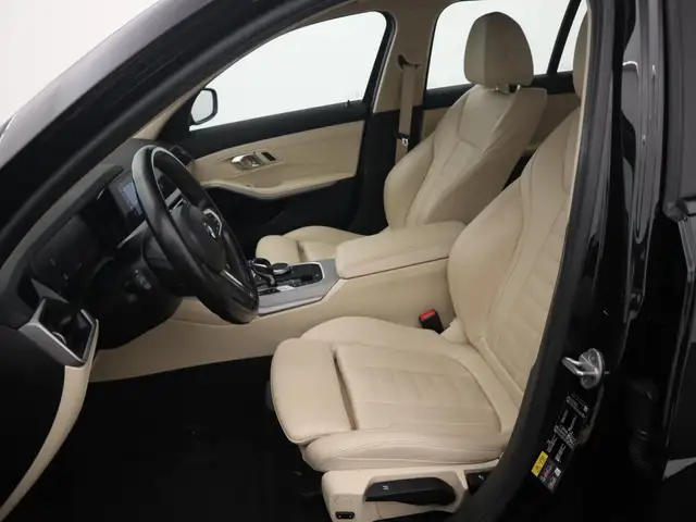 BMW 3 Series view 24