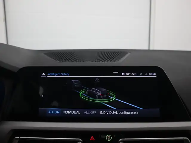 BMW 3 Series view 13