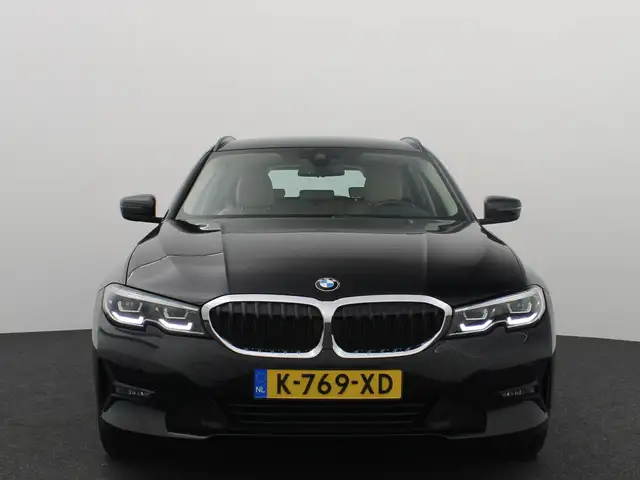 BMW 3 Series view 22