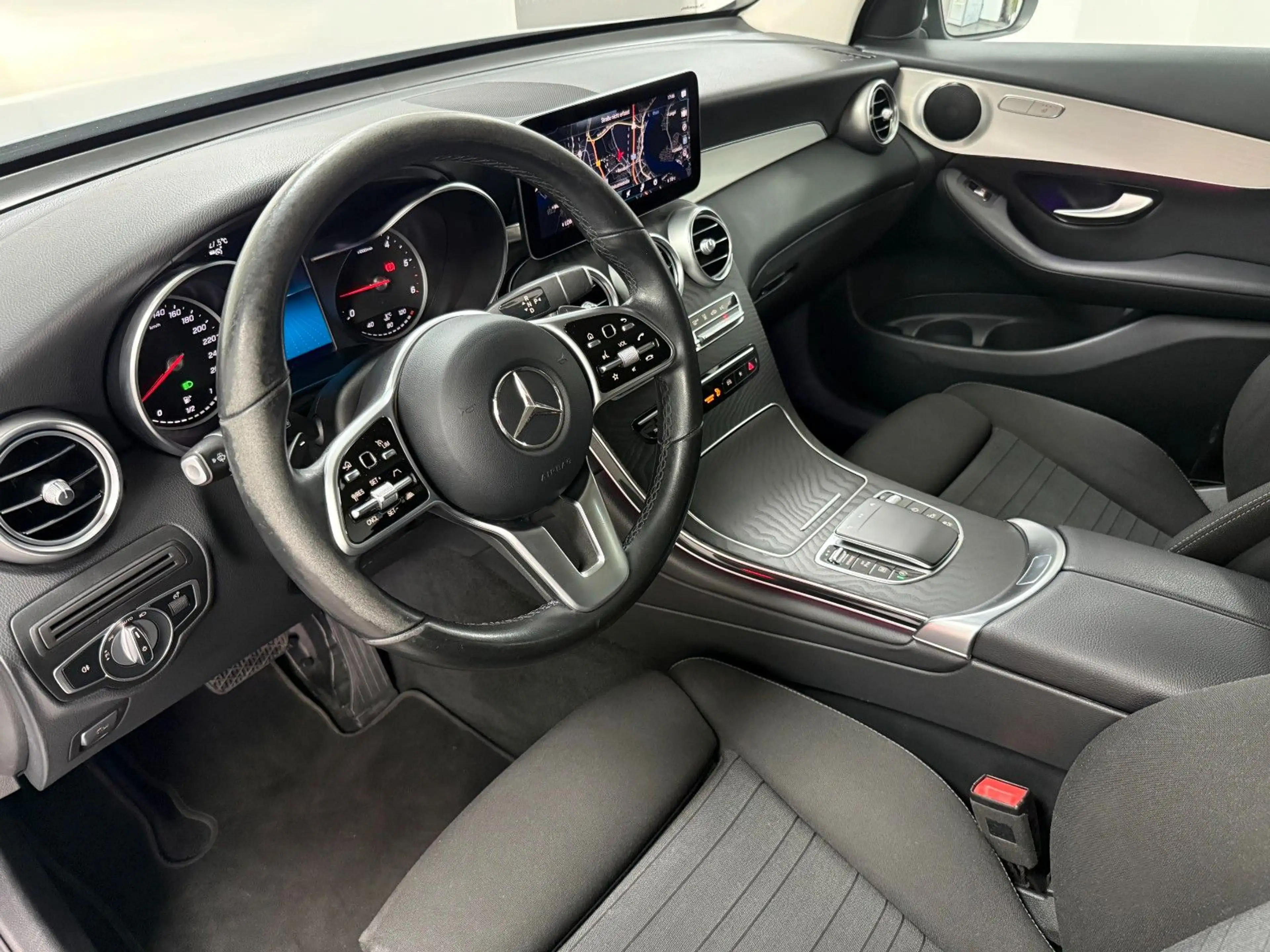 Mercedes-Benz GLC 220 d 4MATIC/LED/KAMERA/SHZ/DISTR/NAVI/CARPLA — photo 8