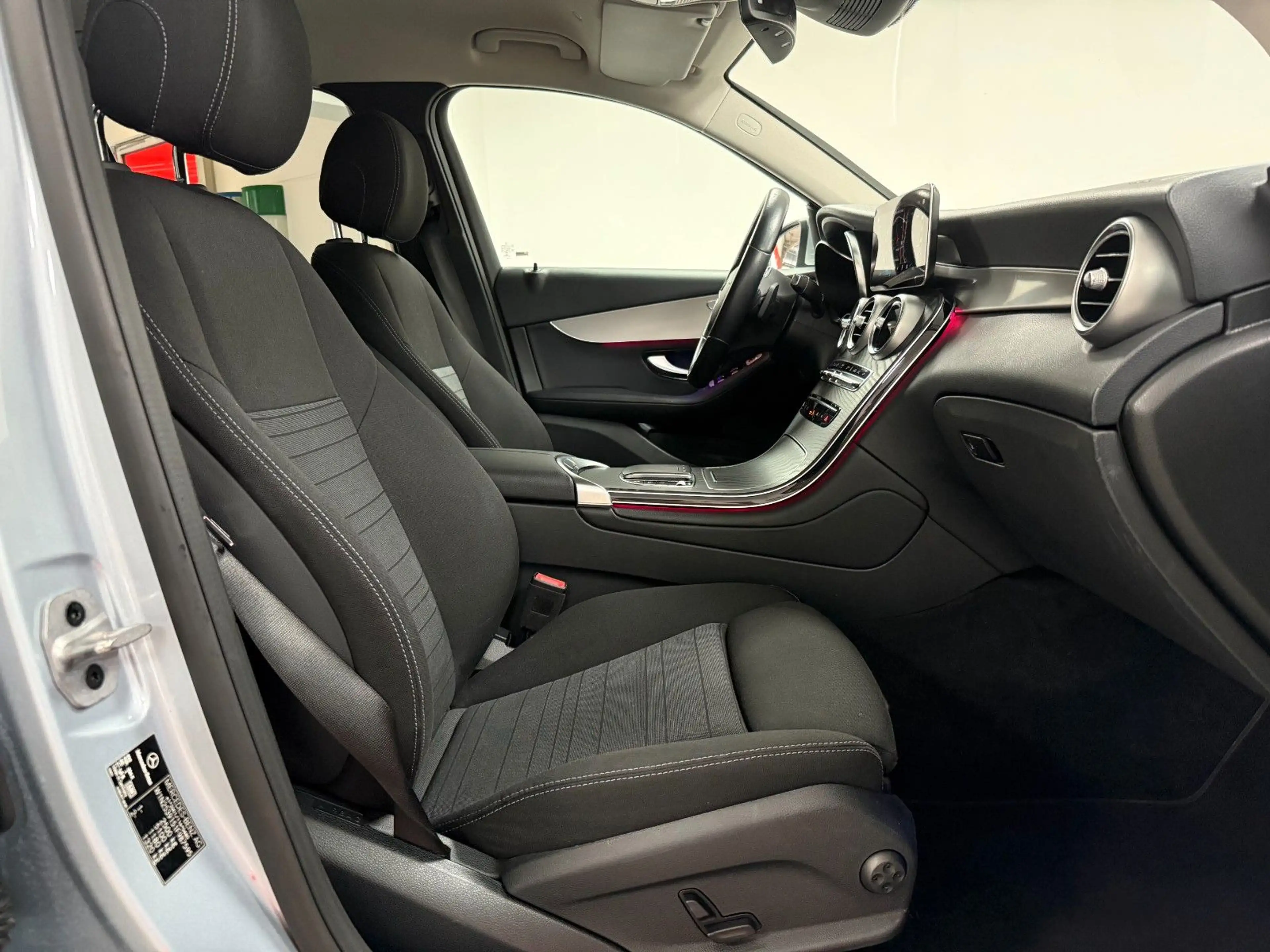 Mercedes-Benz GLC 220 d 4MATIC/LED/KAMERA/SHZ/DISTR/NAVI/CARPLA — photo 11