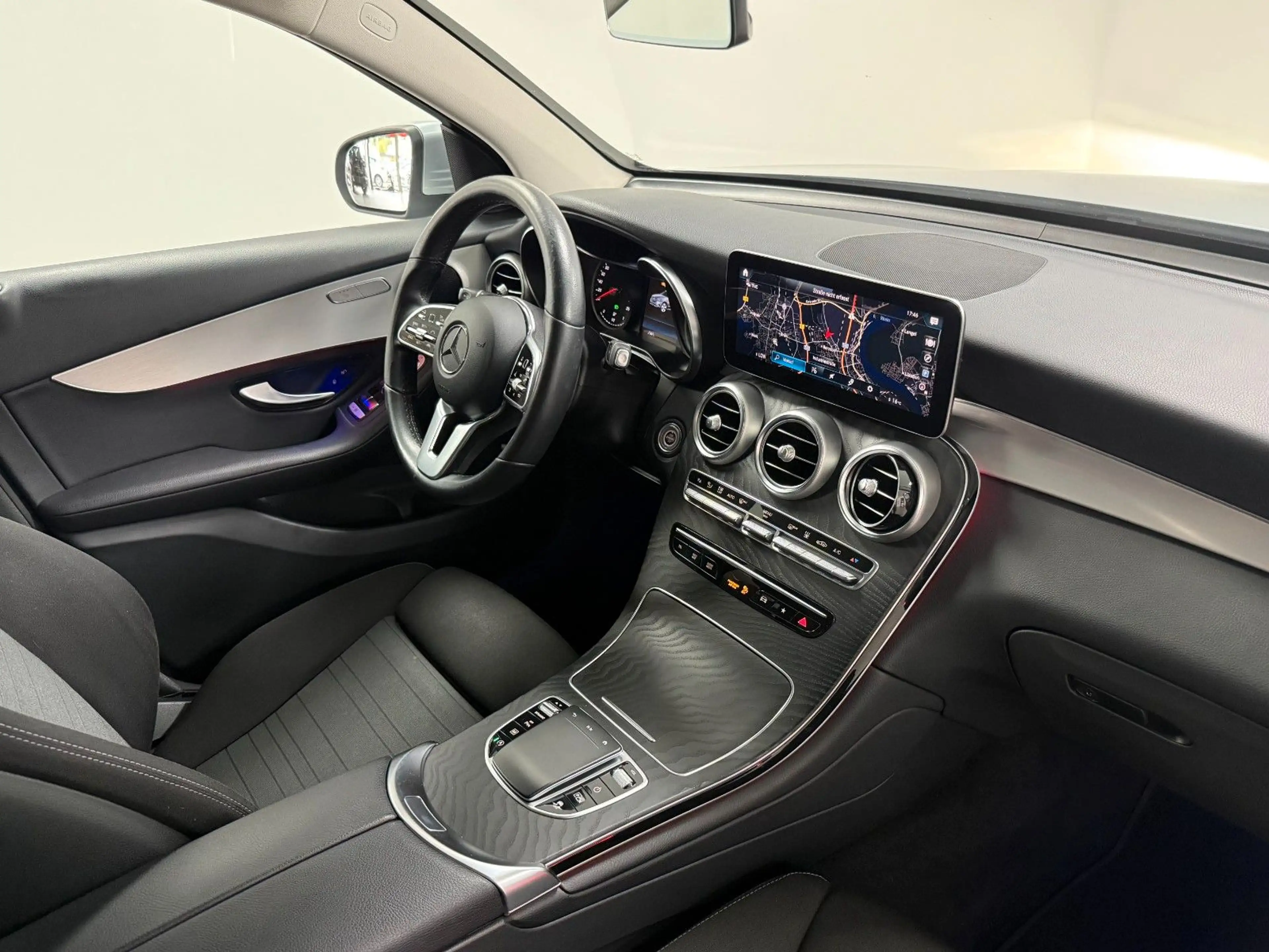Mercedes-Benz GLC 220 d 4MATIC/LED/KAMERA/SHZ/DISTR/NAVI/CARPLA — photo 10