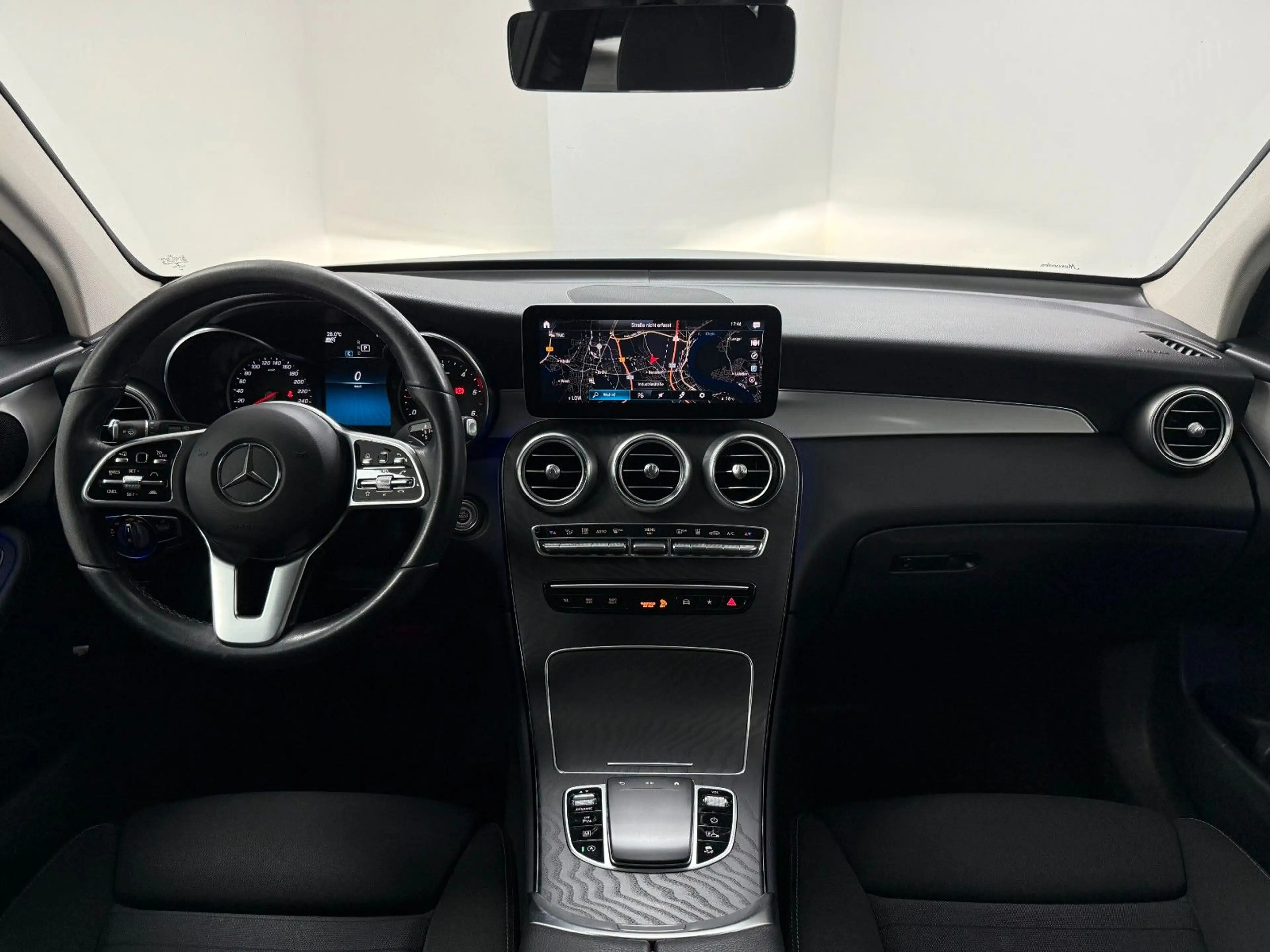 Mercedes-Benz GLC 220 d 4MATIC/LED/KAMERA/SHZ/DISTR/NAVI/CARPLA — photo 9