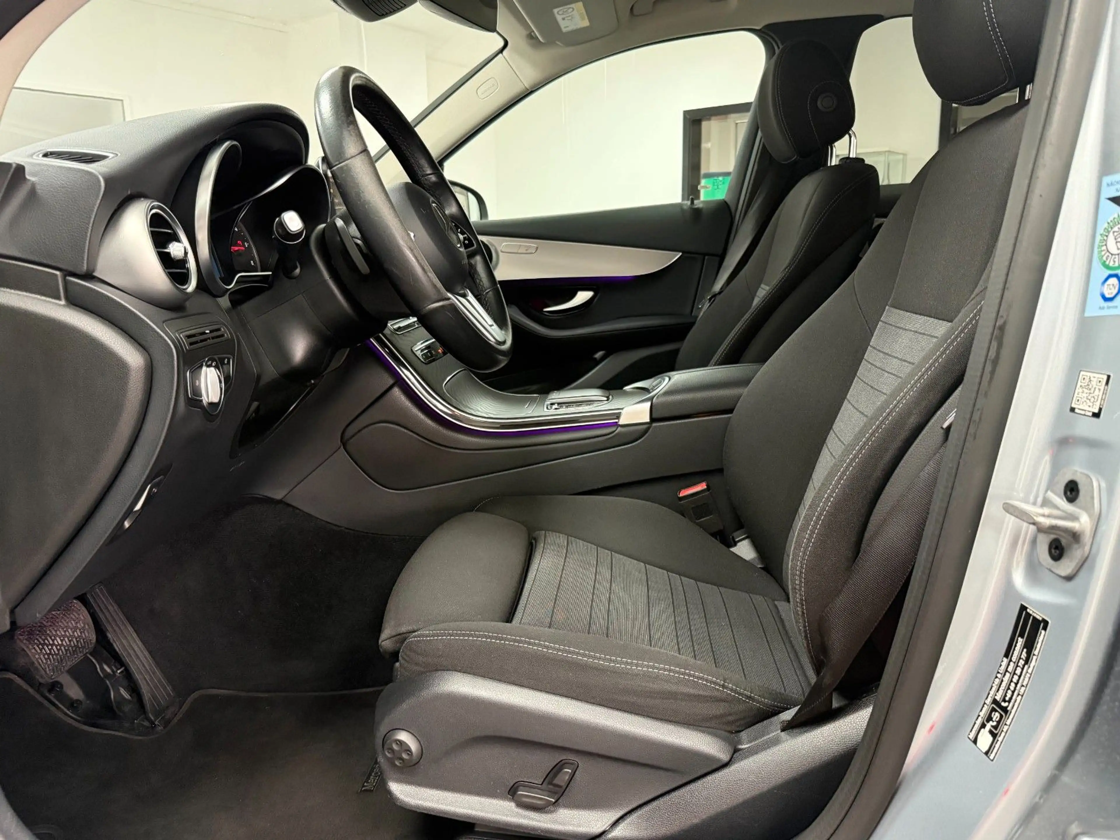 Mercedes-Benz GLC 220 d 4MATIC/LED/KAMERA/SHZ/DISTR/NAVI/CARPLA — photo 7