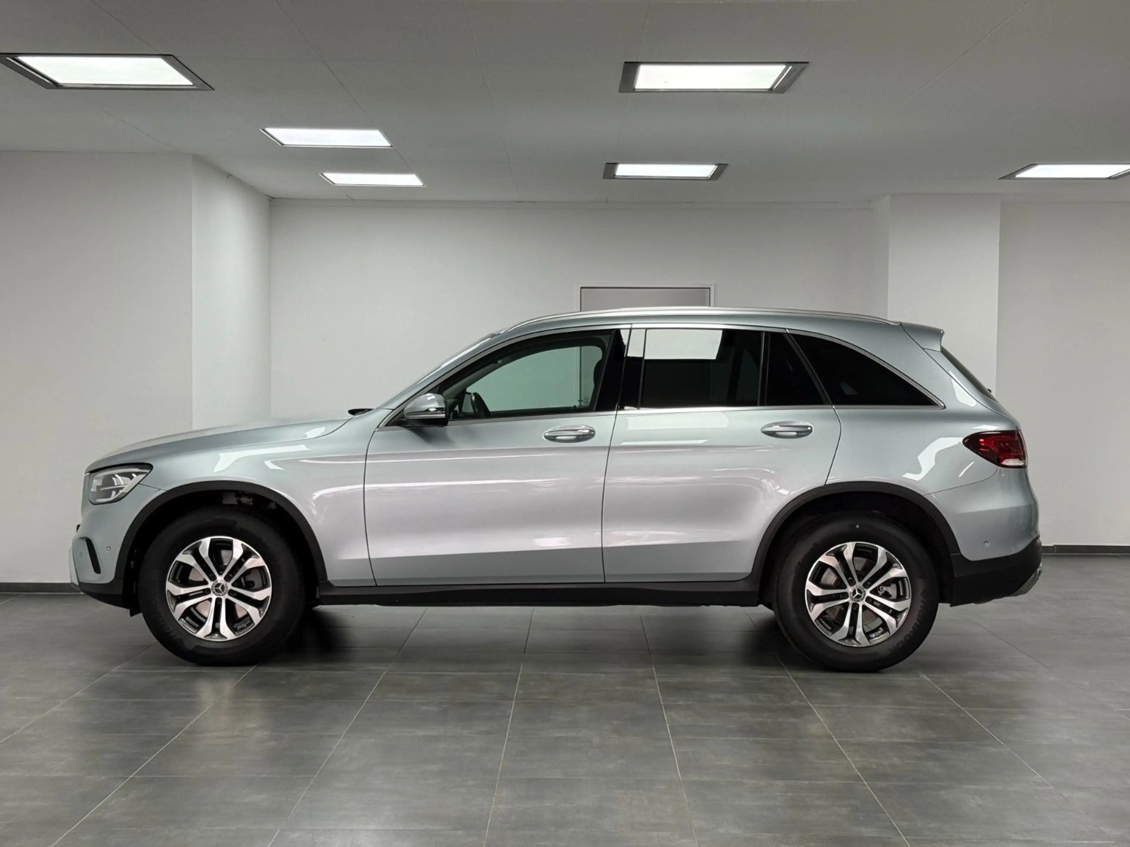 Mercedes-Benz GLC 220 d 4MATIC/LED/KAMERA/SHZ/DISTR/NAVI/CARPLA — photo 4