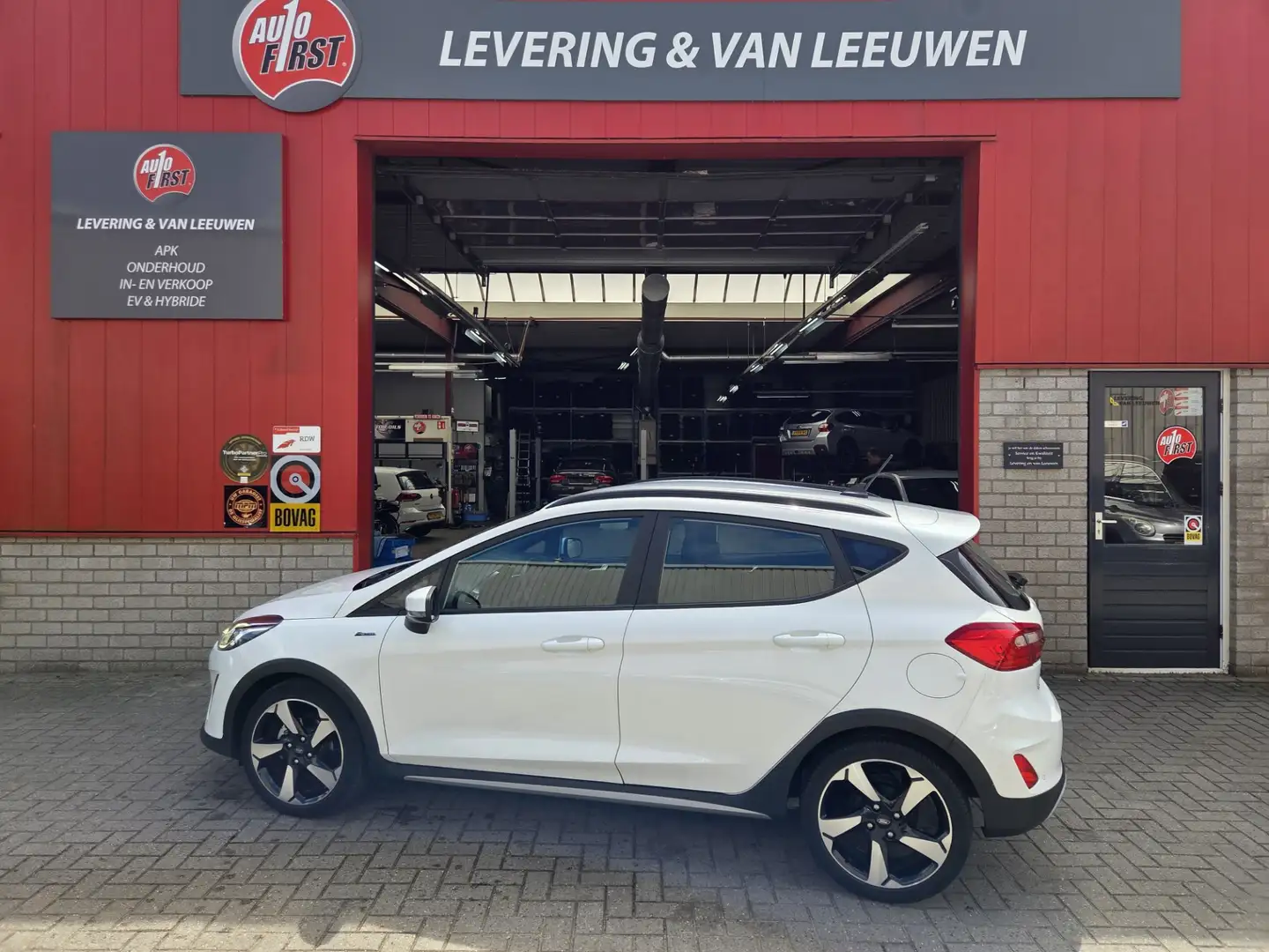 Ford Fiesta 1.0 EcoBoost Active X Navigatie/ LM velgen/ Parkee Wit - 2