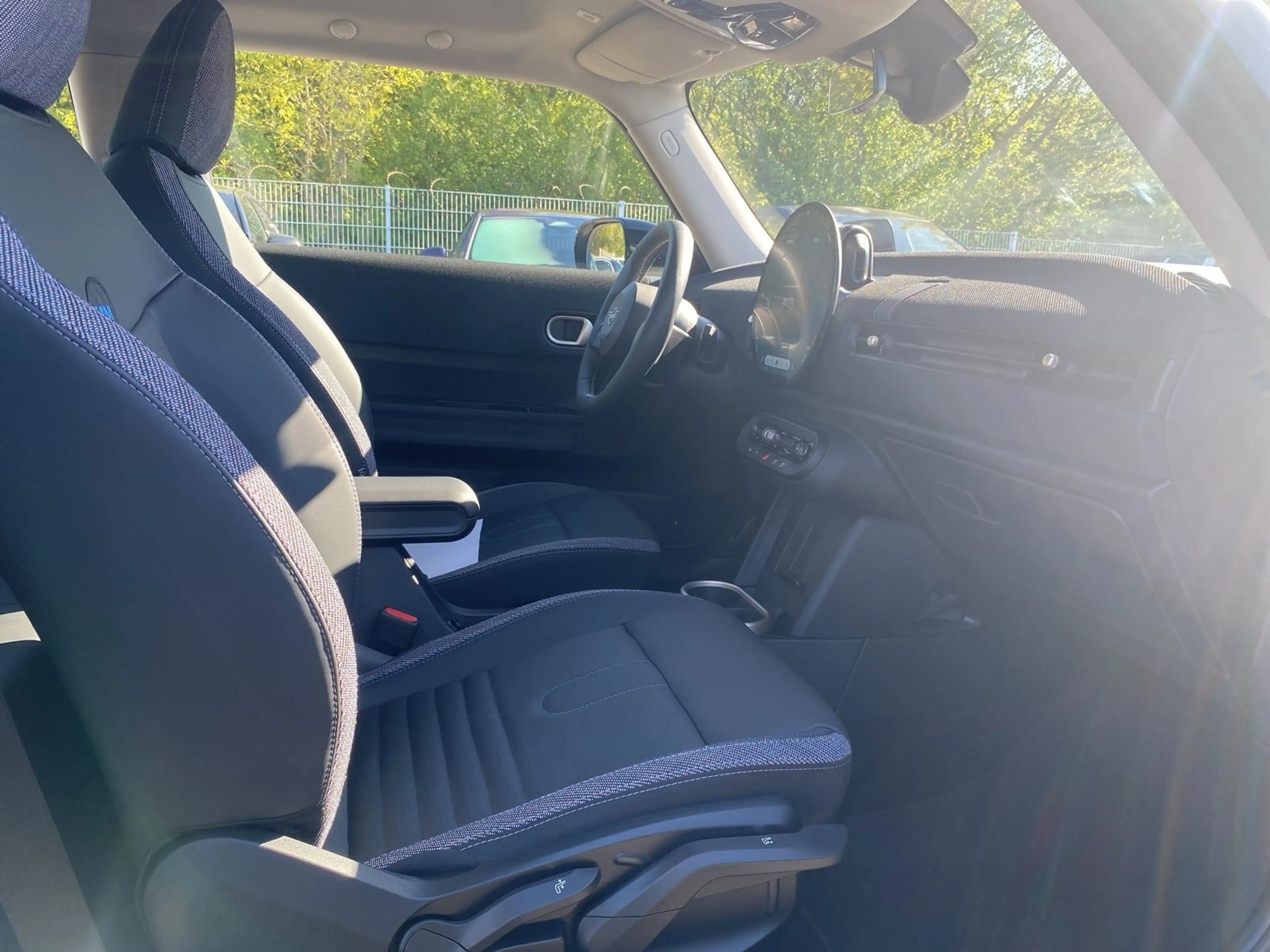 MINI Cooper C Navi HUD Kamera Sitzhz LED Classic Trim — photo 11