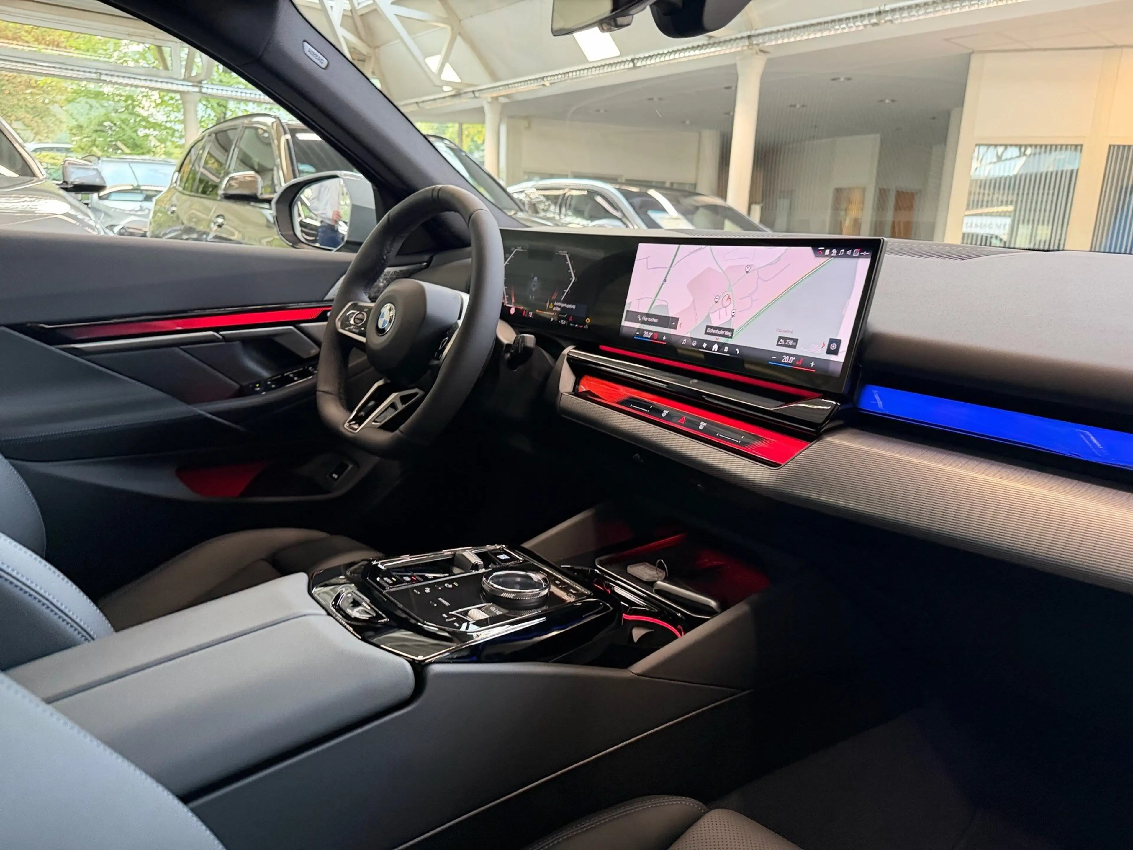 BMW 520 d xDrive Touring M Sport Pro DA Prof PA+ HuD B/W 1 — photo 14