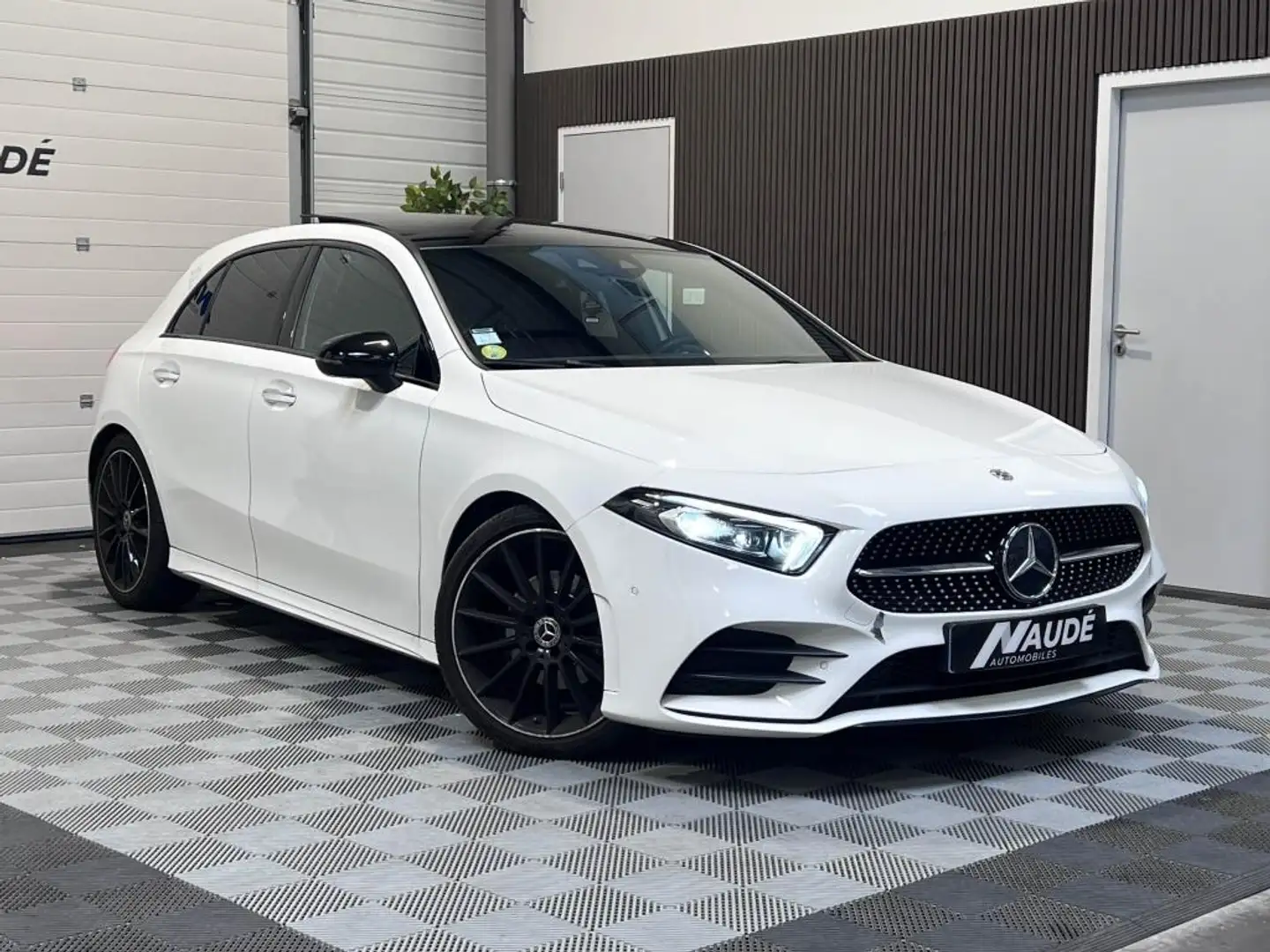 Mercedes-Benz A 200 200d 150 ch 7G-DCT AMG Line - Toit ouvrant - immat France Wit - 1