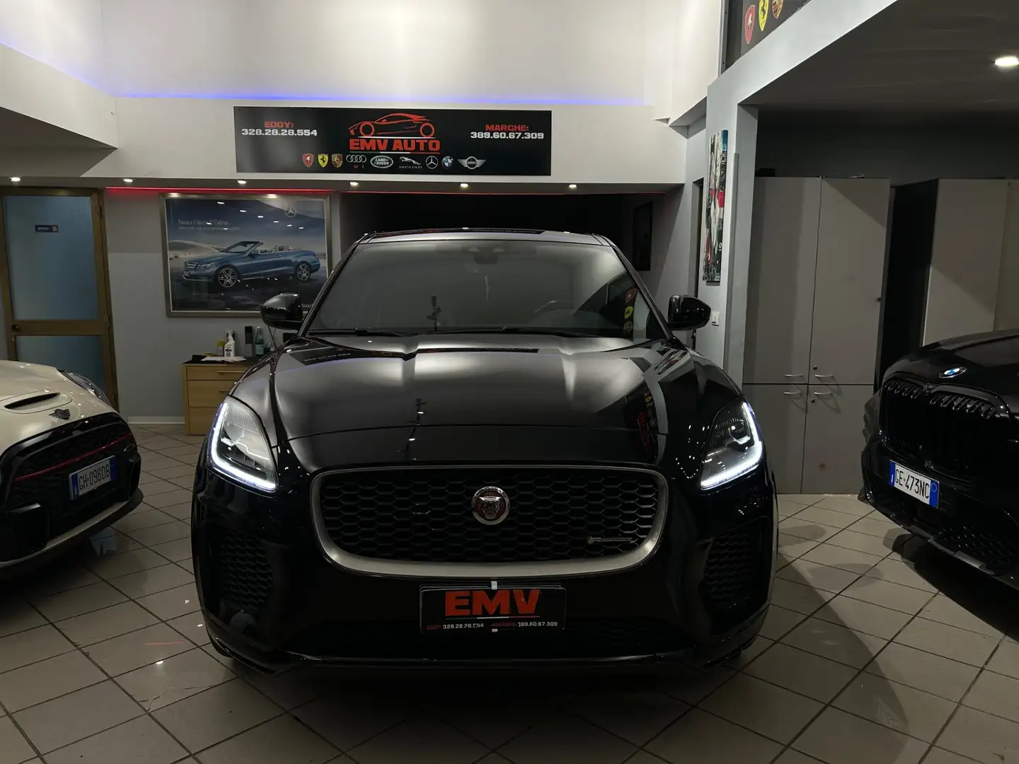 Jaguar E-Pace E-Pace 2.0D 150 CV AWD aut. R-Dynamic HSE Zwart - 2