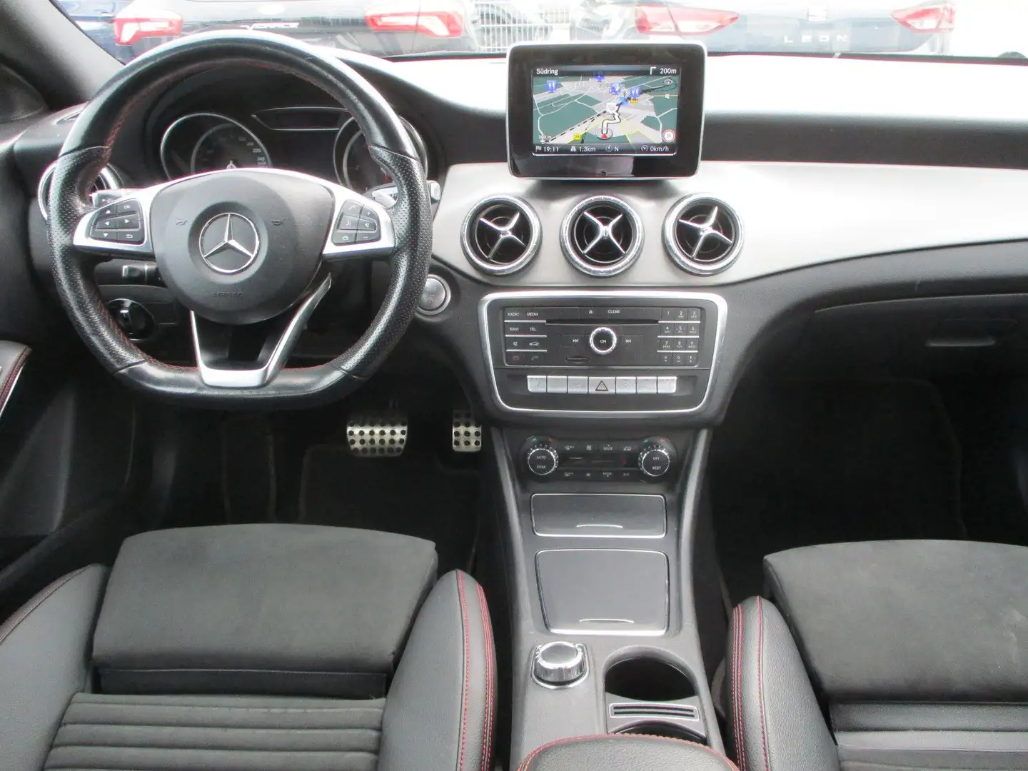 Mercedes-Benz CLA 200 CLA 200 d DCT AMG LINE NAVI LEDER SITZH LED PDC Schwarz - 2