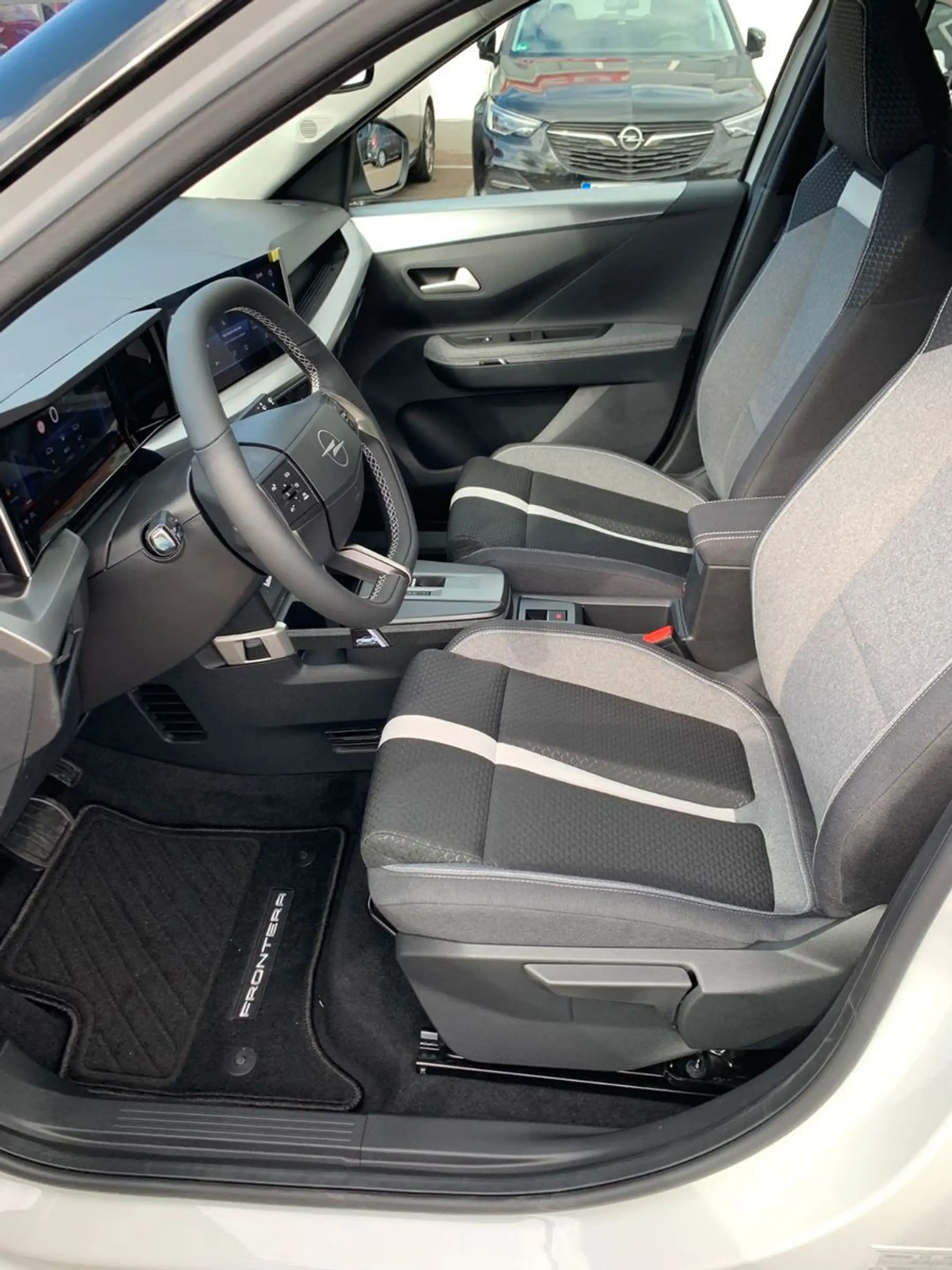 Opel Frontera GS 1.2 Hybrid 145 PS 5 Sitze — photo 12